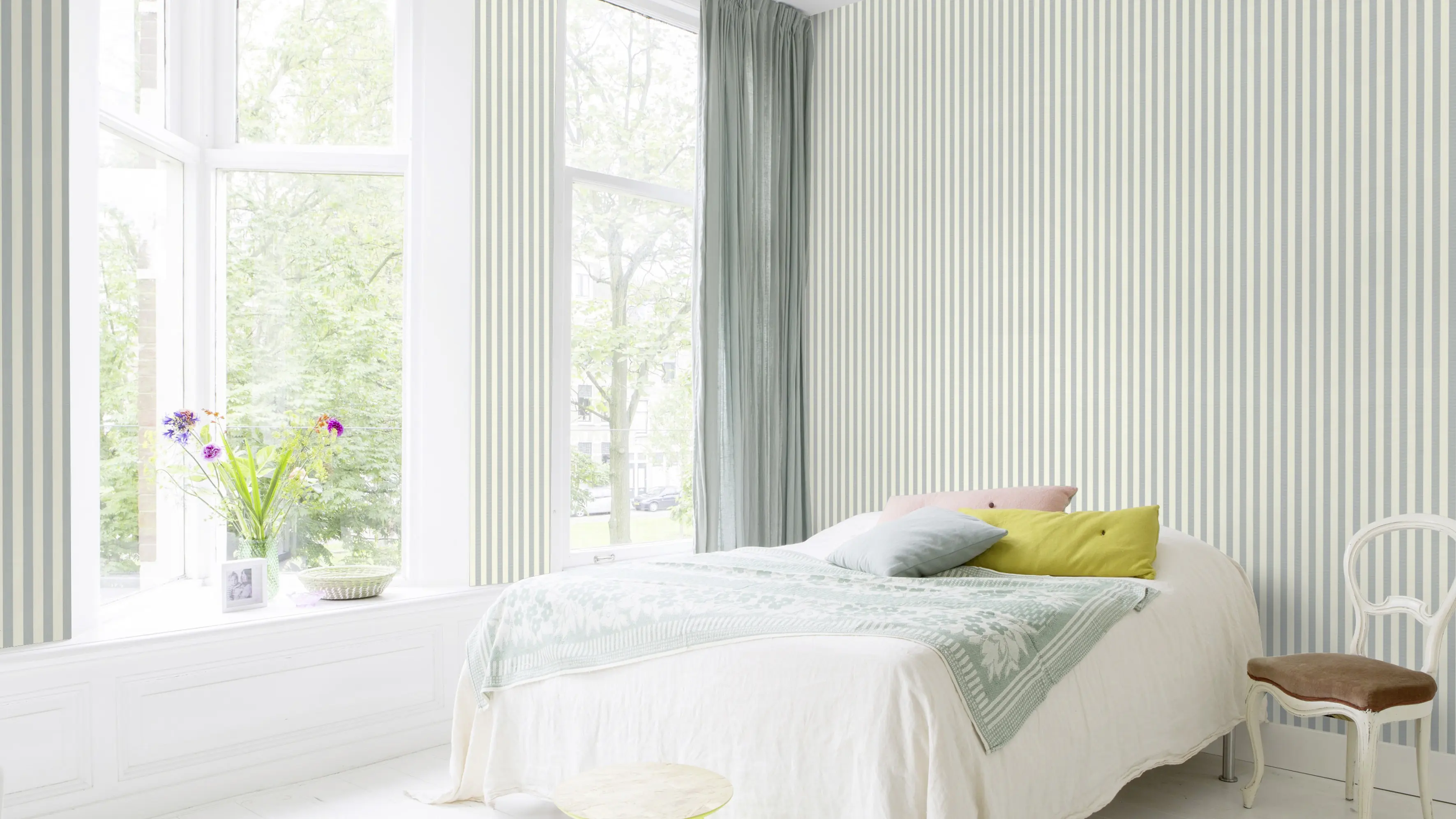 Rasch Vliestapete 570328 Trianon XIII streifen weiß-blau, 10,05 x 0,53 m