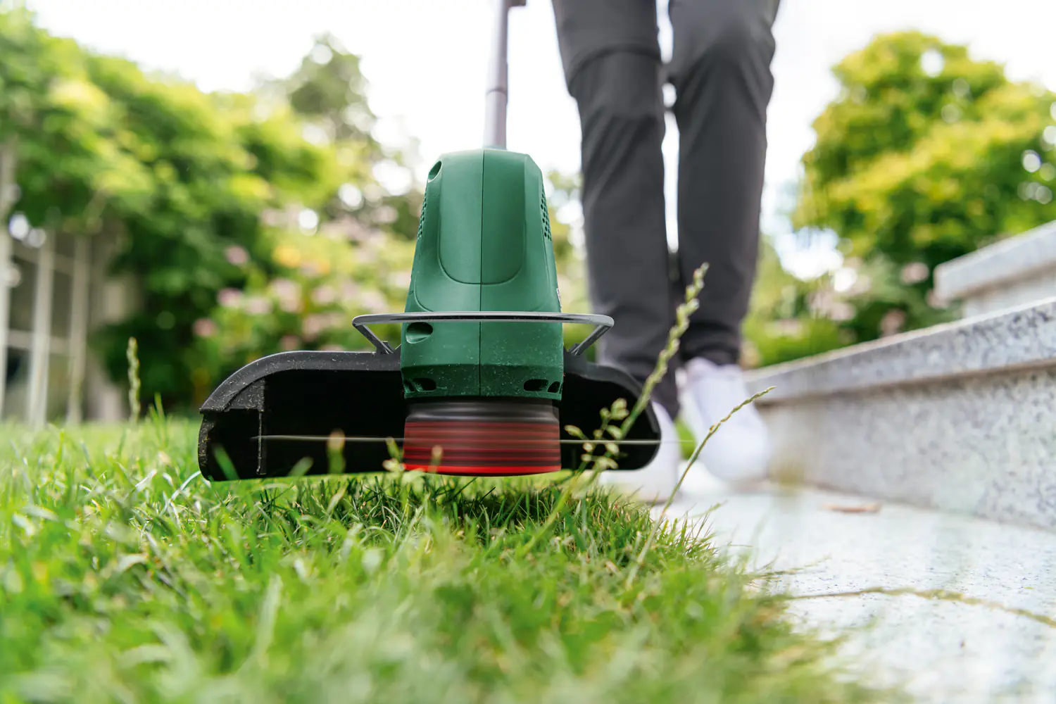 Bosch Akku-Rasentrimmer UniversalGrassCut 18V-26 Solo inkl. 2 Spulen 26 cm Schnittkreis