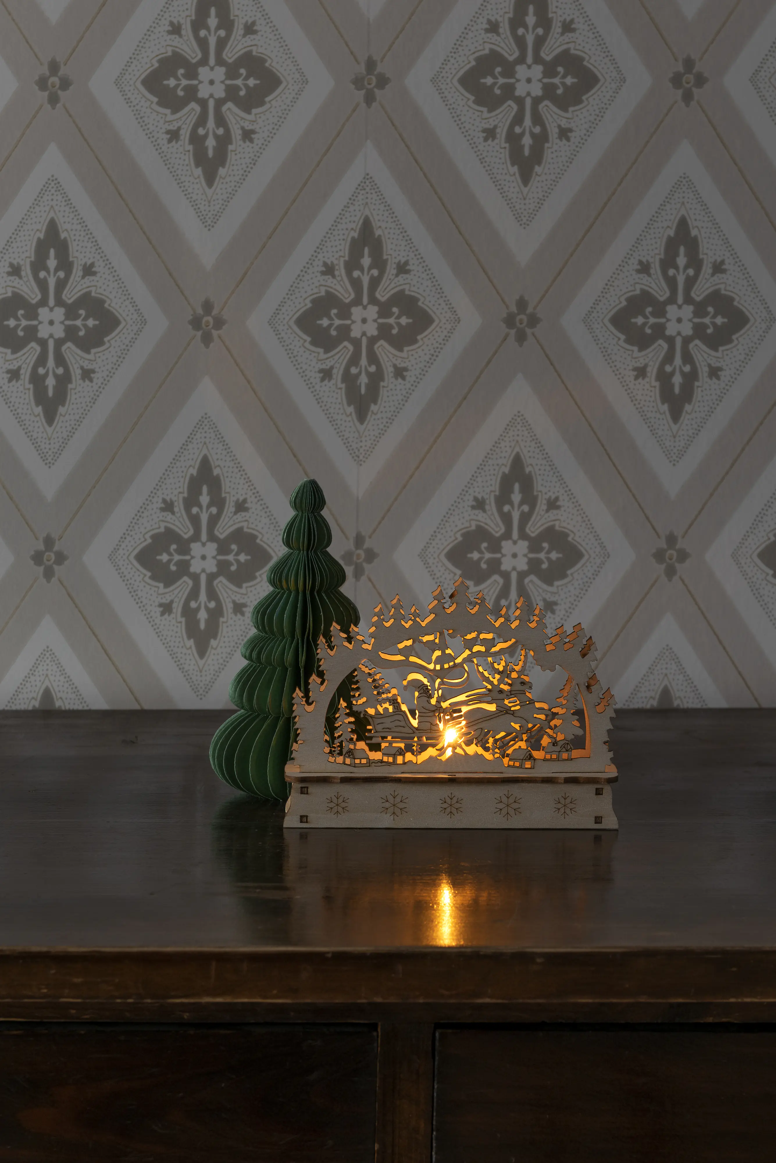 Konstsmide LED Holzsilhouette mit Weihnachtsmann im Schlitten Innen 1 warmweiße Diode