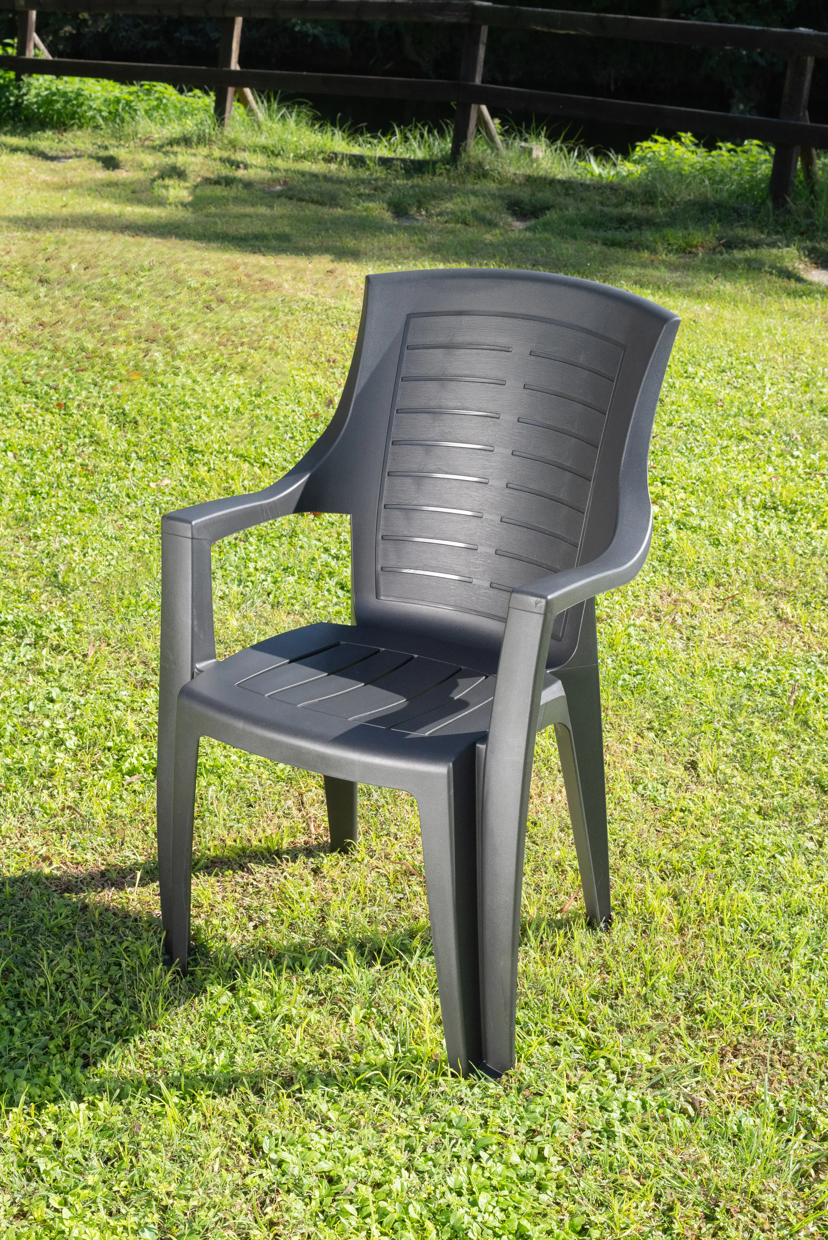 Progarden Stapelsessel polypropylen wetterfest Talia Stapelsessel anthrazit holzoptik  Progarden Stapelsessel polypropylen wetterfest Talia Stapelsessel anthrazit holzoptik