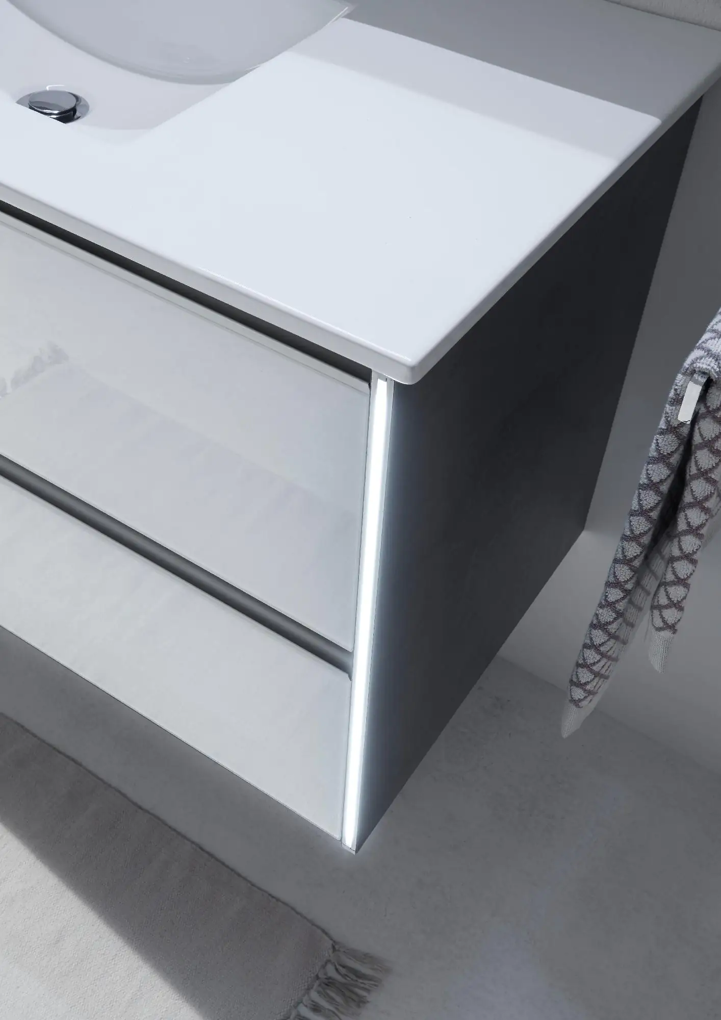 Pelipal Badmöbel-Set 6040 Gals Weiß/Oxid Dunkelgrau mit Keramik-Waschtisch + Midischrank 134 cm