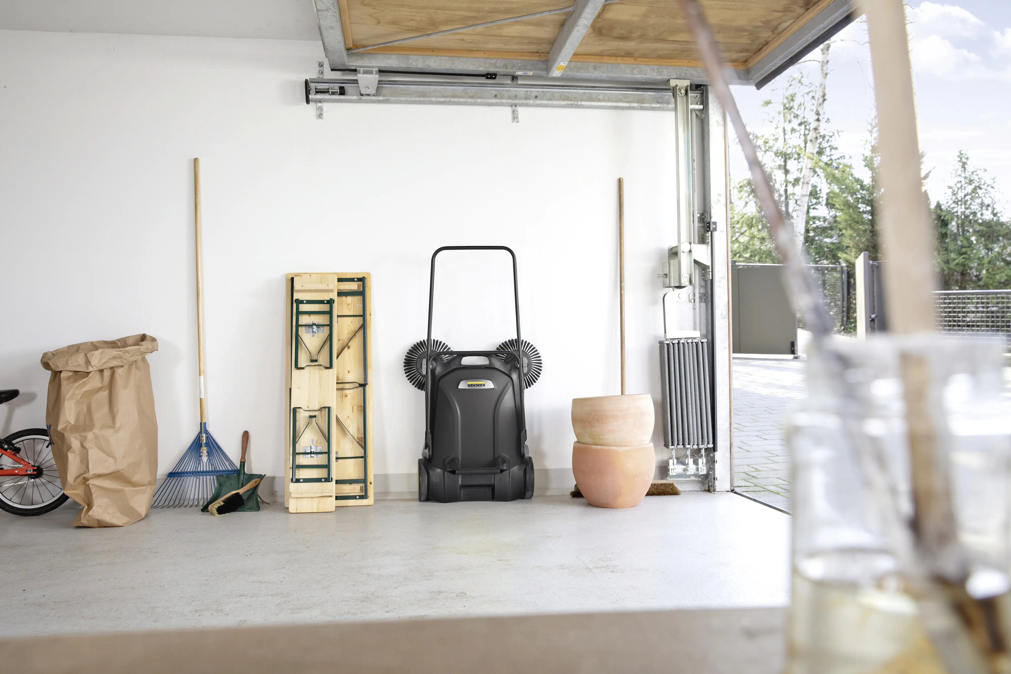 Kärcher Kehrmaschine S 4 Twin Go!Further inkl. Greifzange 68 cm Arbeitsbreite