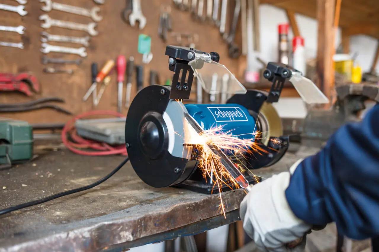 Scheppach Doppelschleifer SM150LB 400 W 2850 U/min K36 LED und Funkenschutz