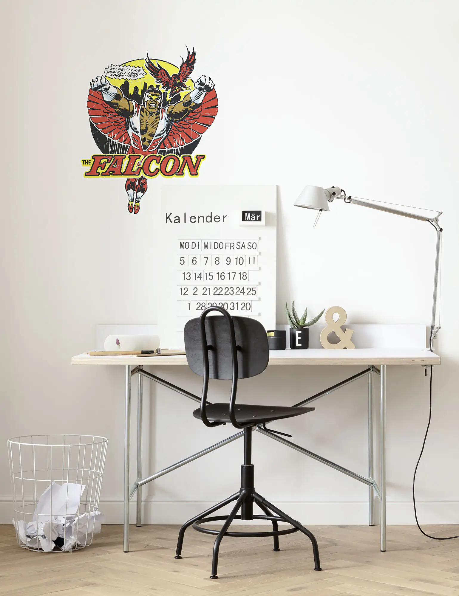Komar Dekosticker Falcon Classic 50 x 70 cm Komar Dekosticker Falcon Classic 50 x 70 cm