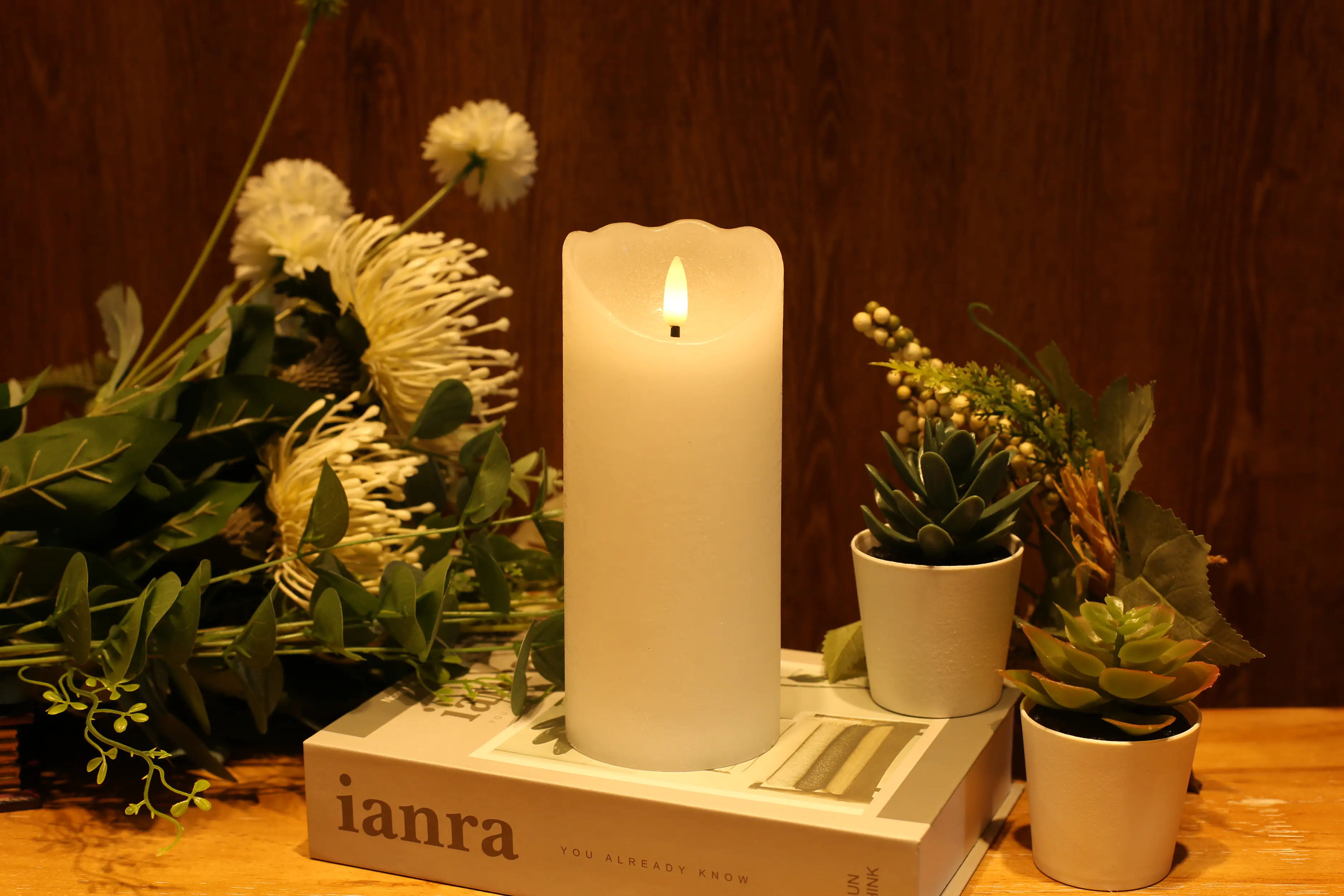 TrendLine LED Wachskerze mit Flamme  Batteriebetrieb weiß 17,5 cm