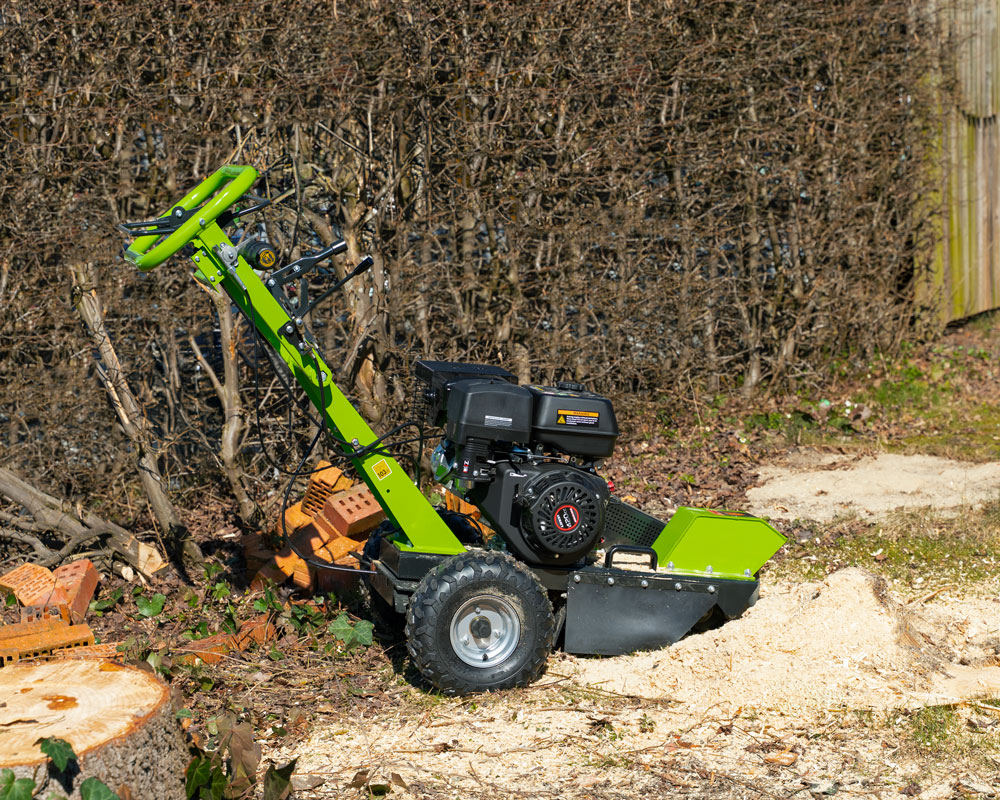 Zipper Baumstumpffräse ZI-BSF1500, Fräshöhe 600 mm, max. Neigung 15°