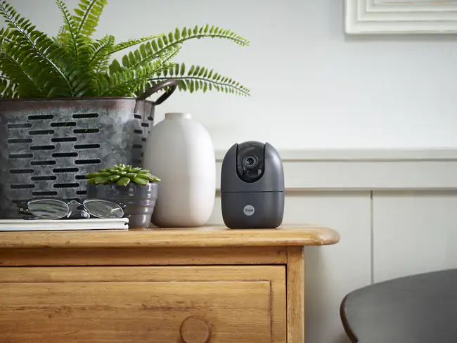 Yale WiFi Innenkamera Full HD Schwenk- und Neigefunktion schwarz