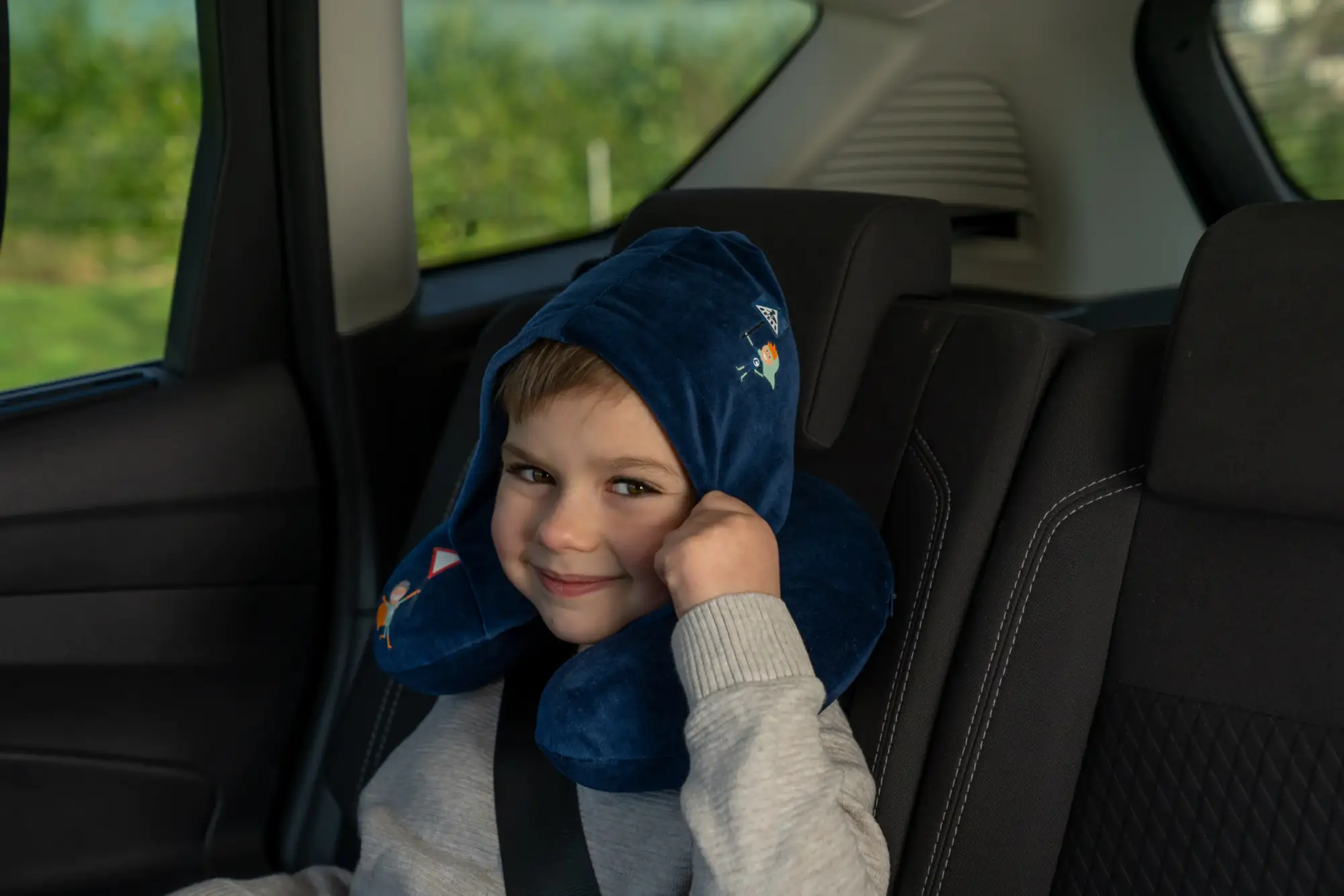 Cartrend Kids Nackenkissen mit Kapuze blau Cartrend Kids Nackenkissen mit Kapuze blau