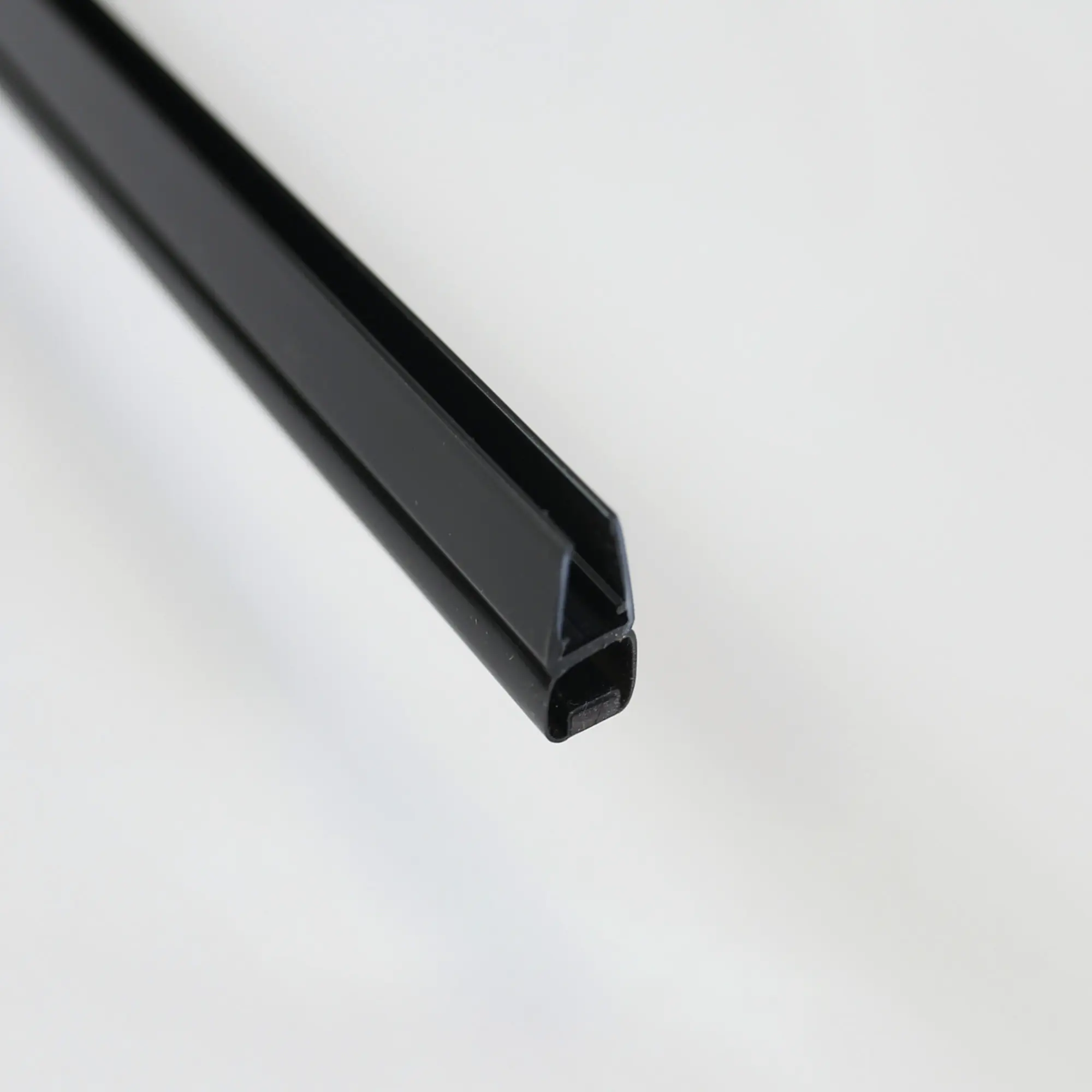 Breuer Magnetprofil PK669 2000 mm schwarz matt