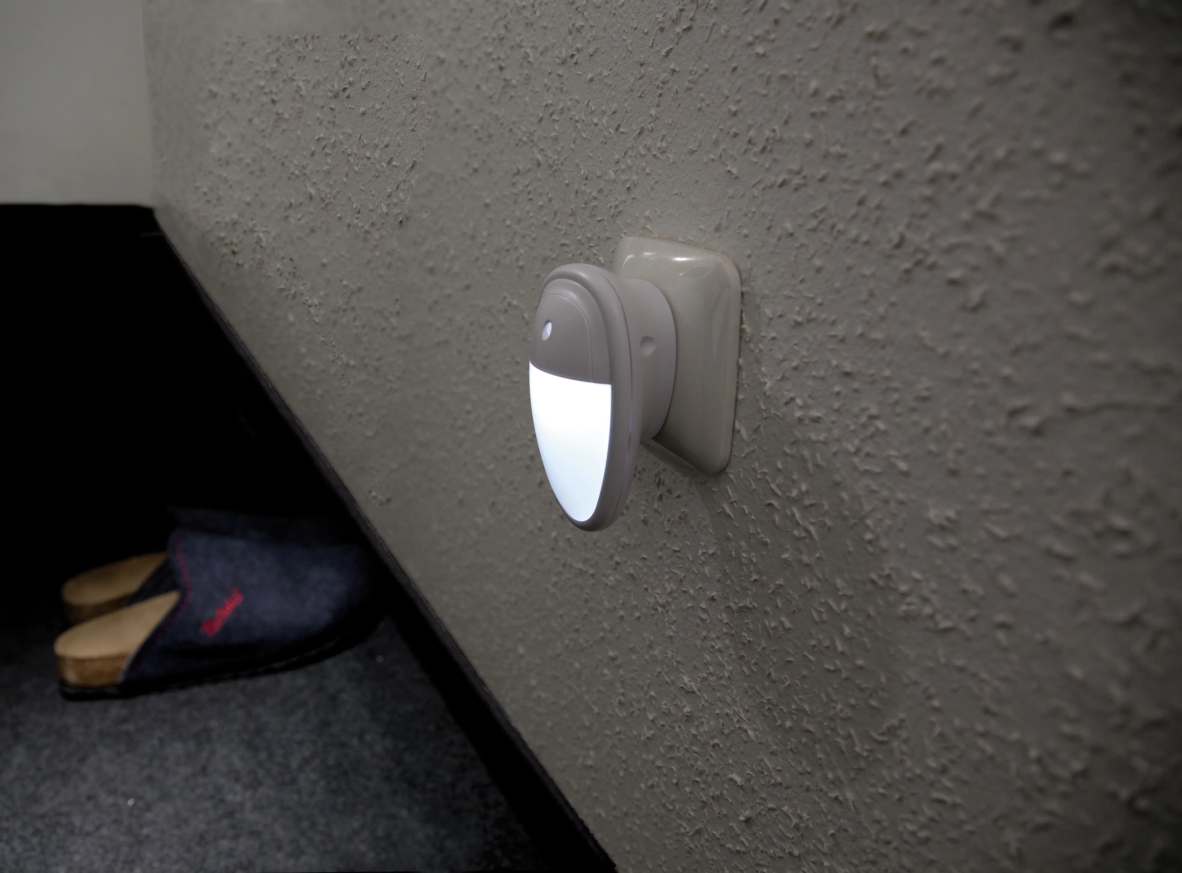 HSI Steckdosenlicht mit Dämmerungssensor