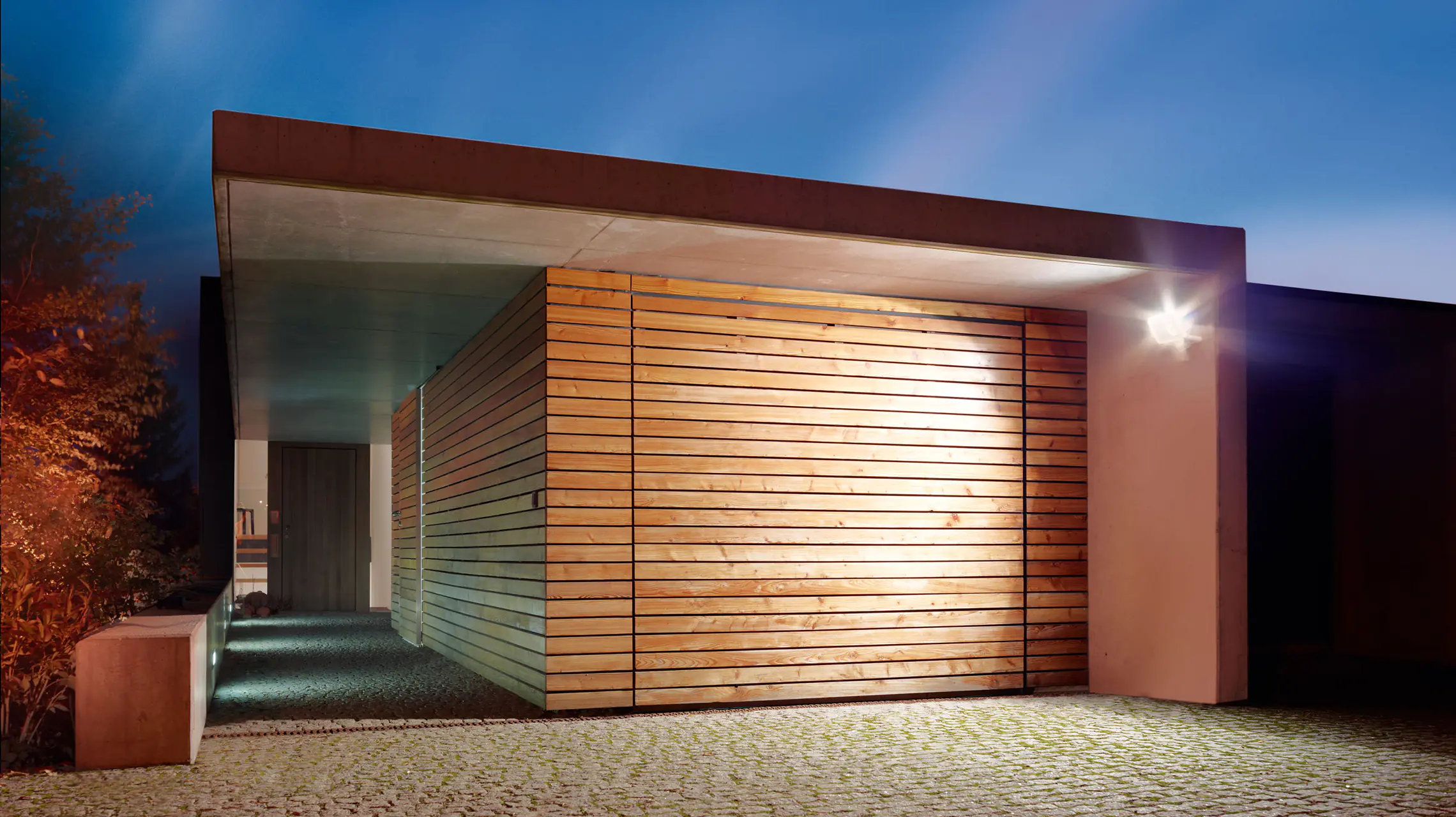 Steinel Strahler LS 300 S Schwarz mit Bewegungsmelder