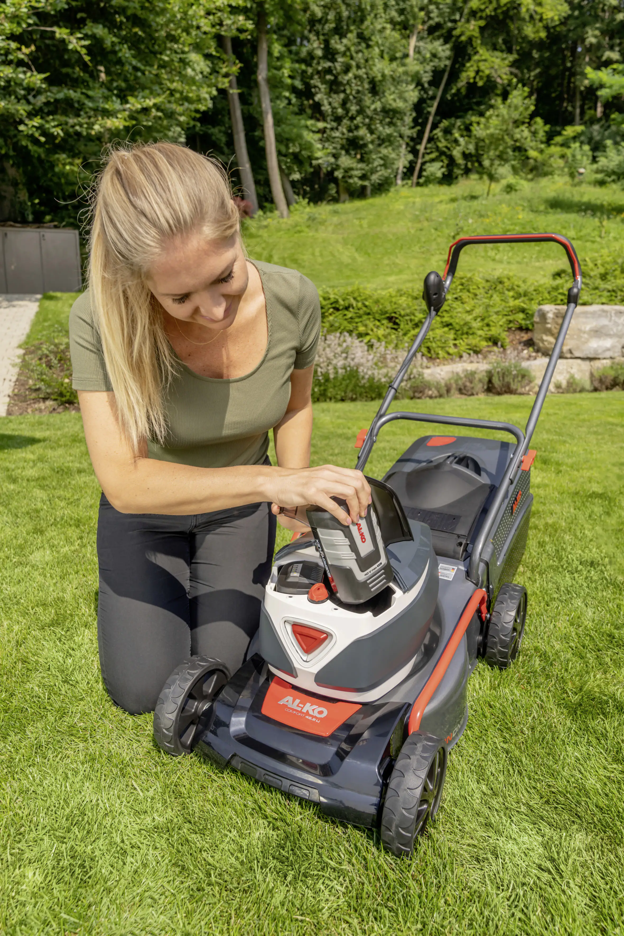 AL-KO Akku-Rasenmäher 42.2 Li Comfort 36 Volt 4 Ah inkl. Akku & Ladegerät AL-KO Akku-Rasenmäher 42.2 Li Comfort 36 Volt 4 Ah inkl. Akku & Ladegerät
