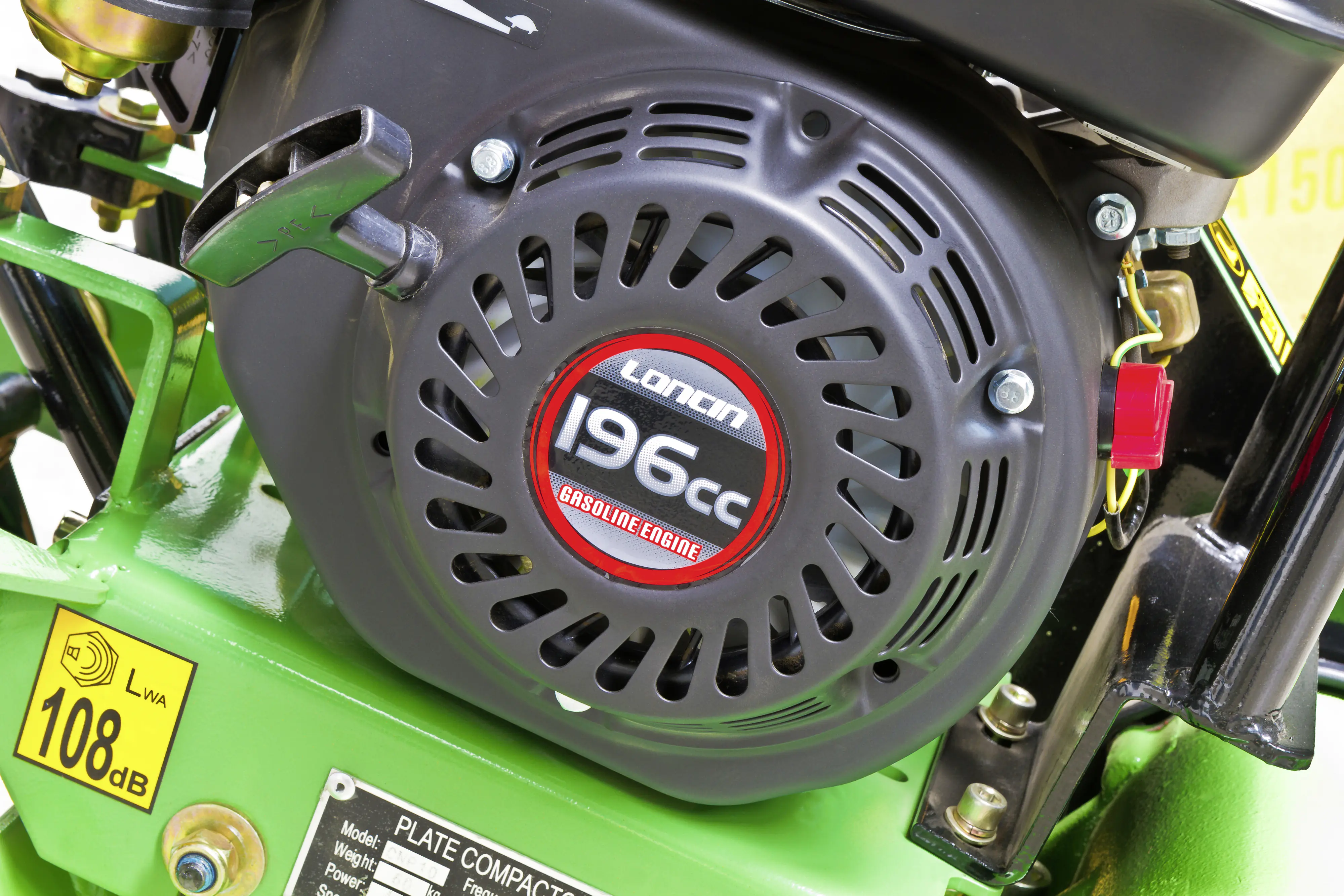 Zipper Rüttelplatte ZI-RPE60 inkl. Gummiplatte und Fahrwerk 4 kW