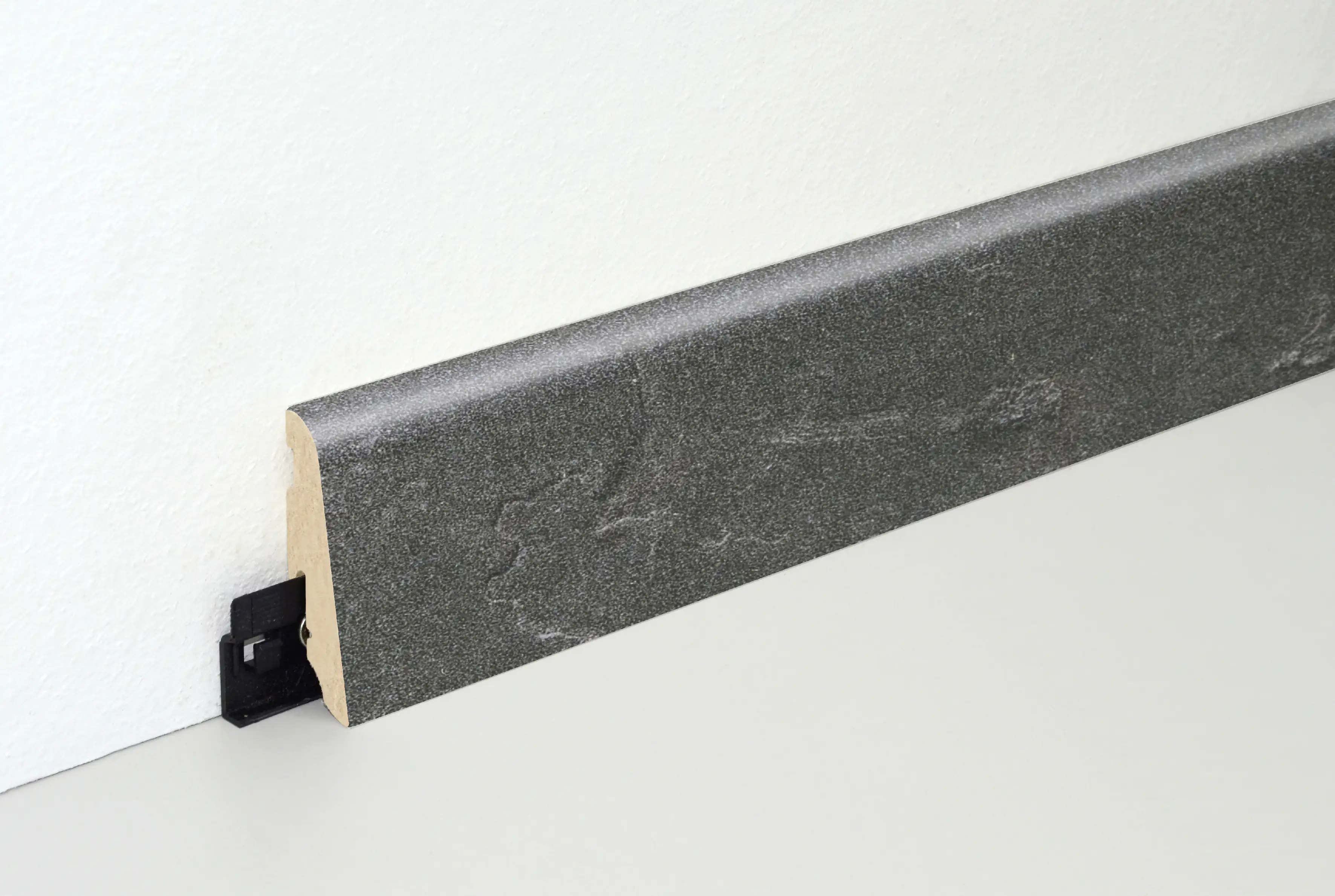 Neuhofer Fußleiste 240 cm 58 x 19 mm Ölschiefer