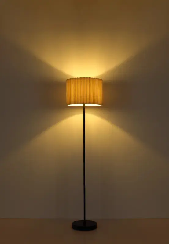 Globo Stehleuchte Page 152 cm schwarz matt