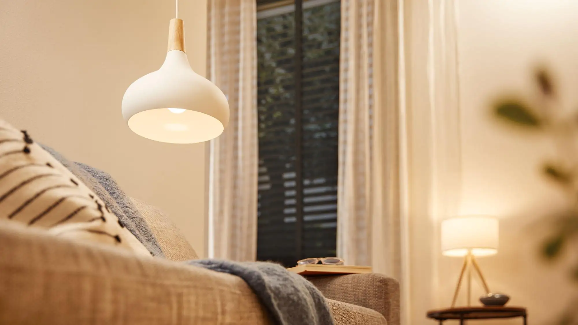 Philips Smart LED Leuchtmittel Tunable White A60 E27 Birnenform 8 W