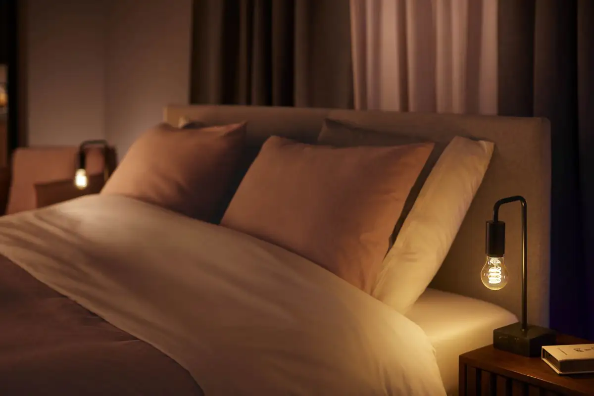 Philips Hue LED-Leuchtmittel White E27 warmweiß Birnenform 7 W warmweiß Philips Hue LED-Leuchtmittel White E27 warmweiß Birnenform 7 W warmweiß