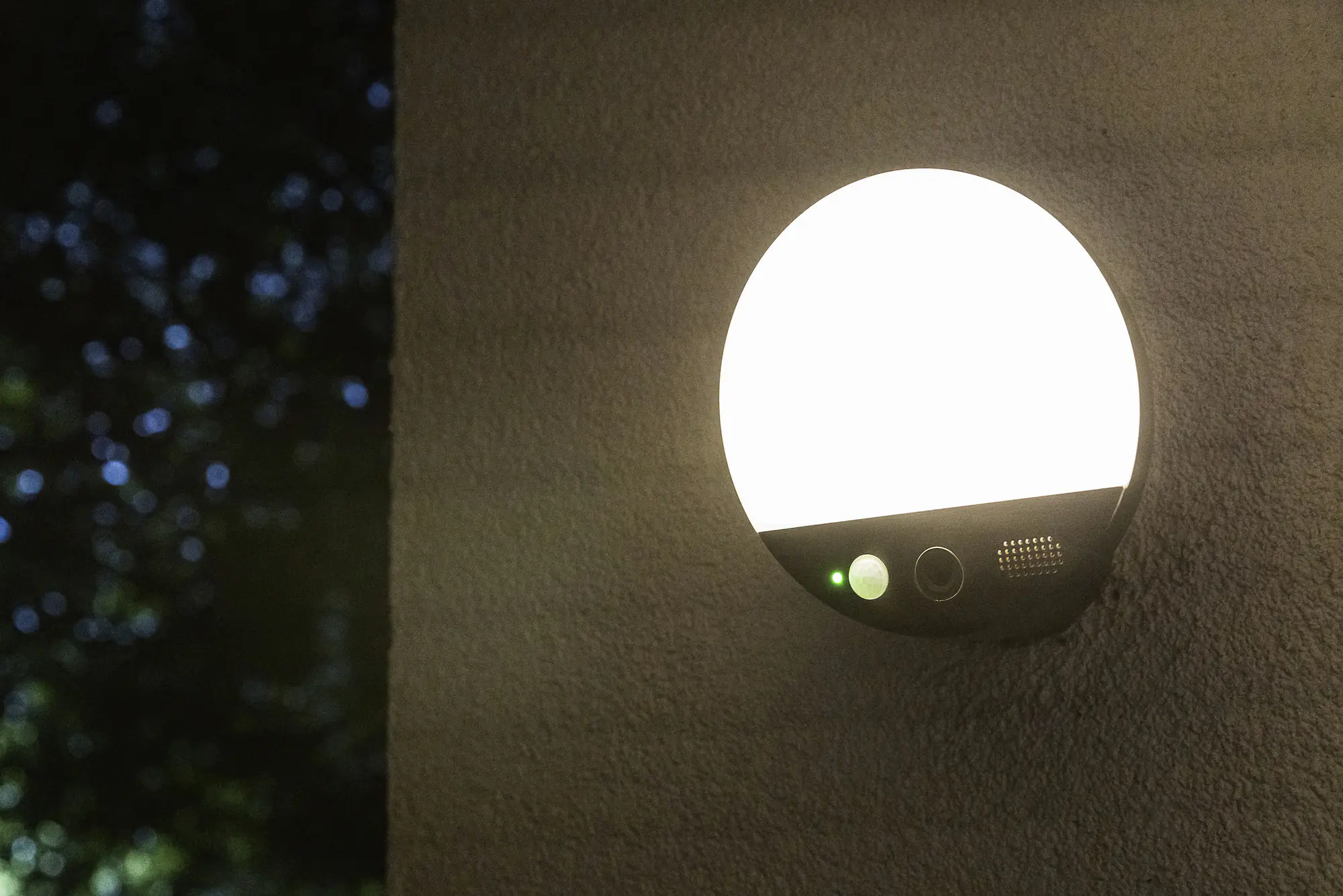 Ledvance Kameraleuchte Smart+ WiFi Wall Round Cam 15 W, 950 lm, 3000K, Sensor, Audio, IP44