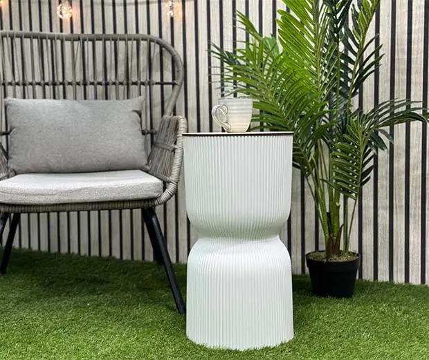 Beistelltisch aus Blumentöpfen