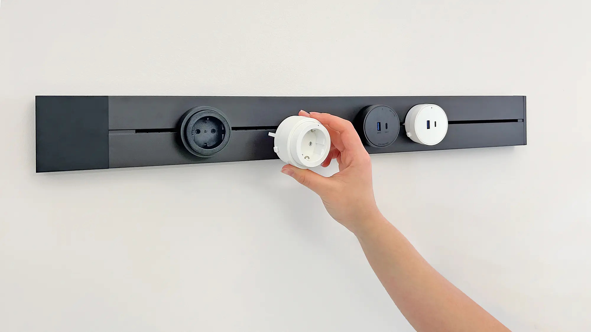 Schwaiger Steckdosenadapter für modulare Stromschiene max. 3680W schwarz