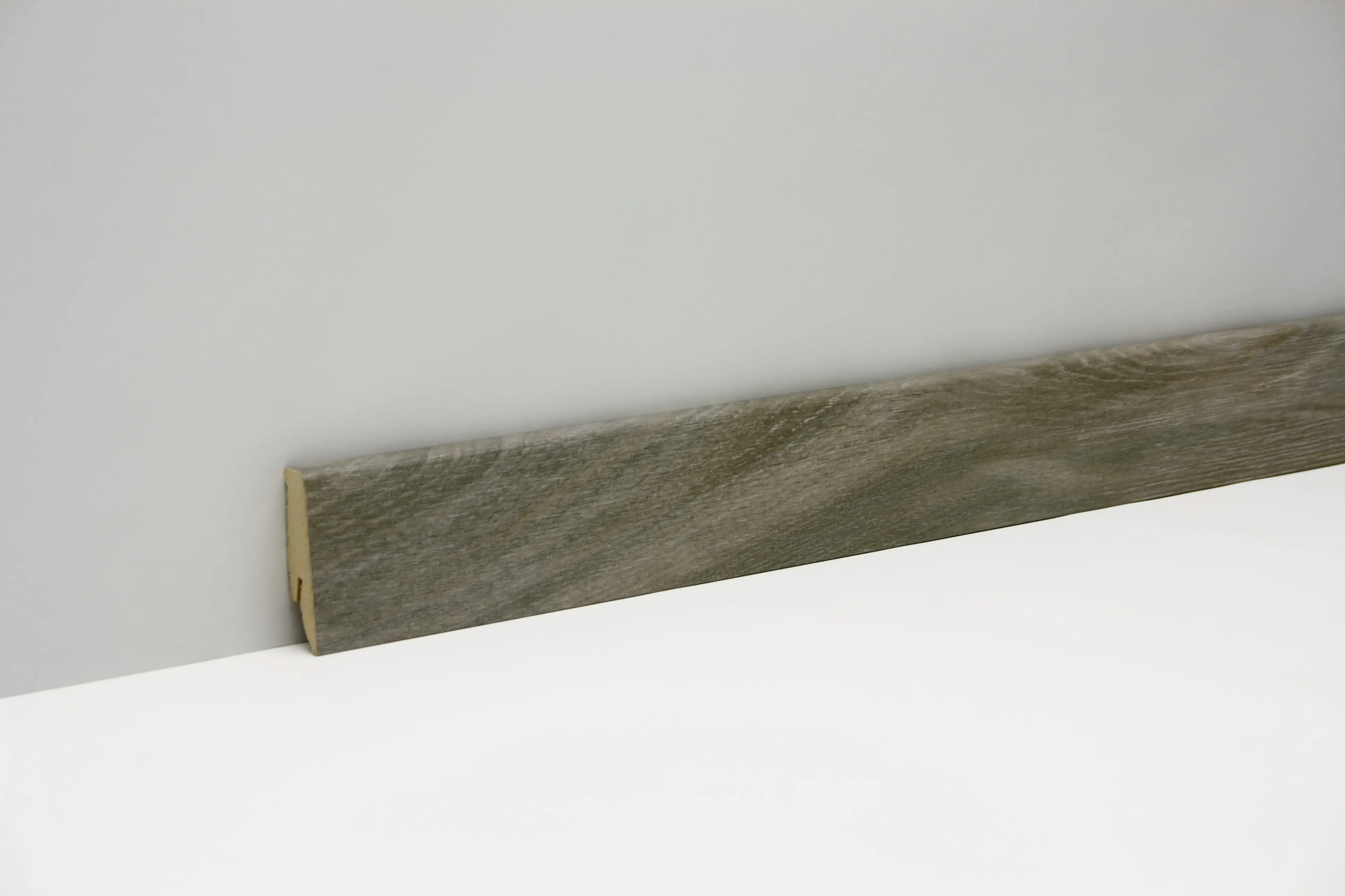 Classen Clip-Fußleiste 240 cm 58 x 19 mm Eiche verwittert grau