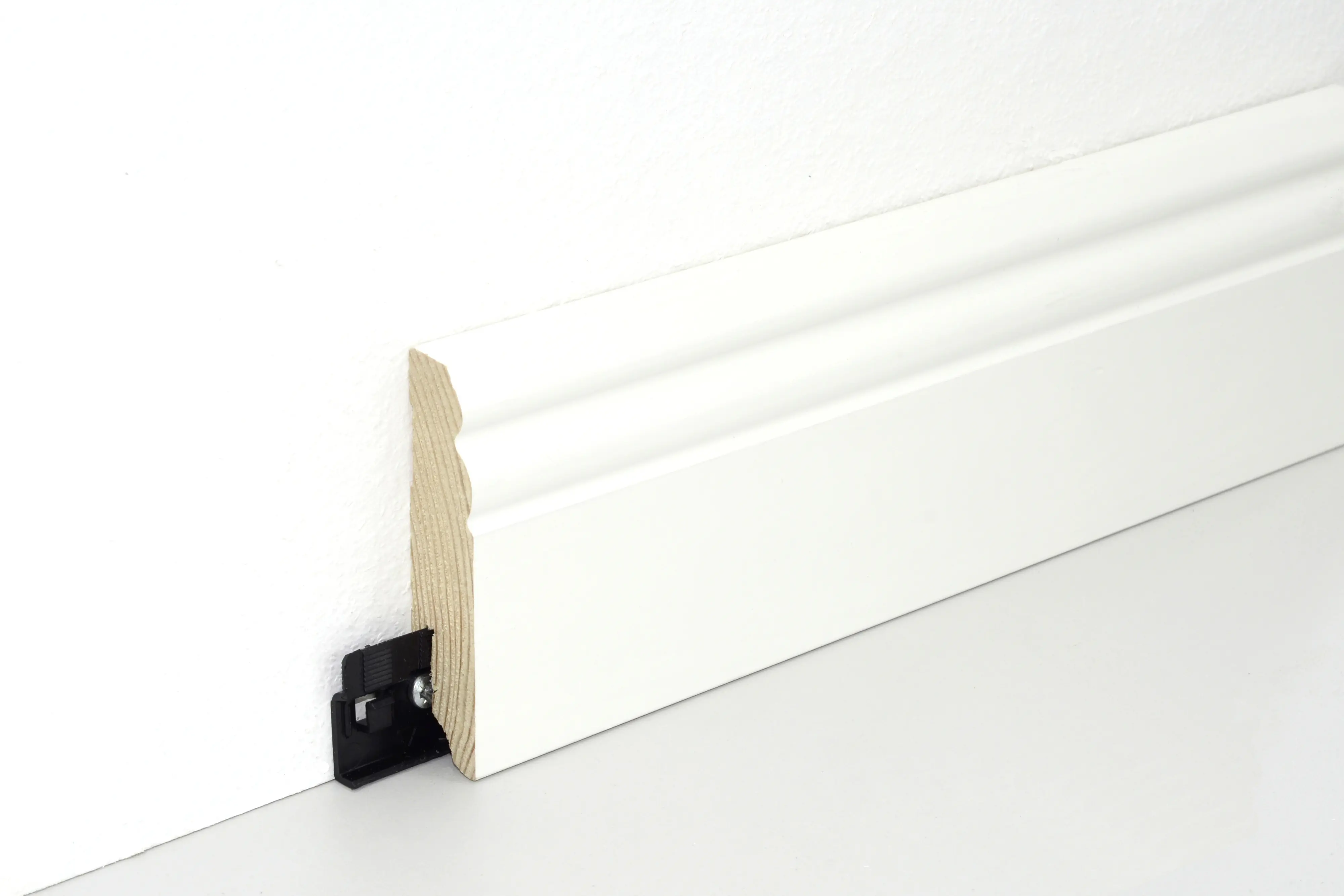 FN Neuhofer Fußleiste profiliert 240 cm 80 x 18 mm Fichte/Kiefer