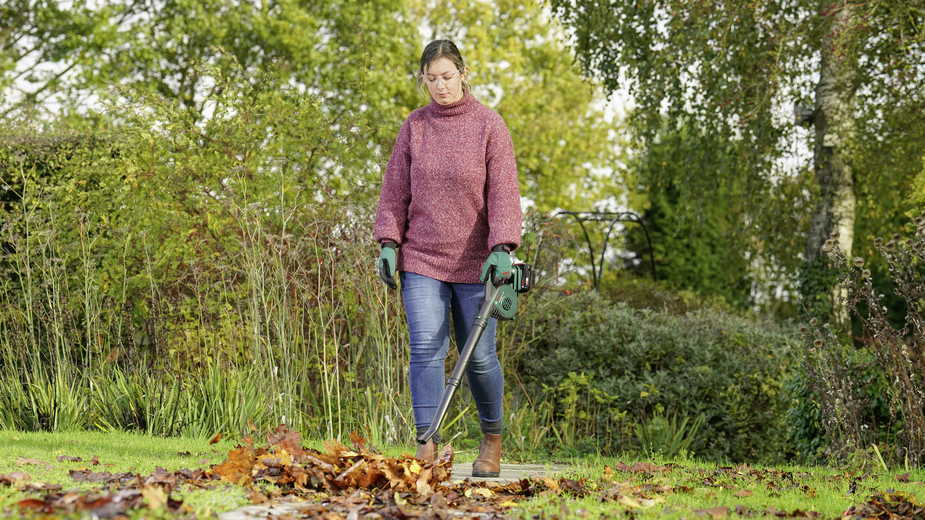 Bosch Akku-Laubbläser UniversalLeafBlower 18V-130, inkl. Akku und Ladegerät