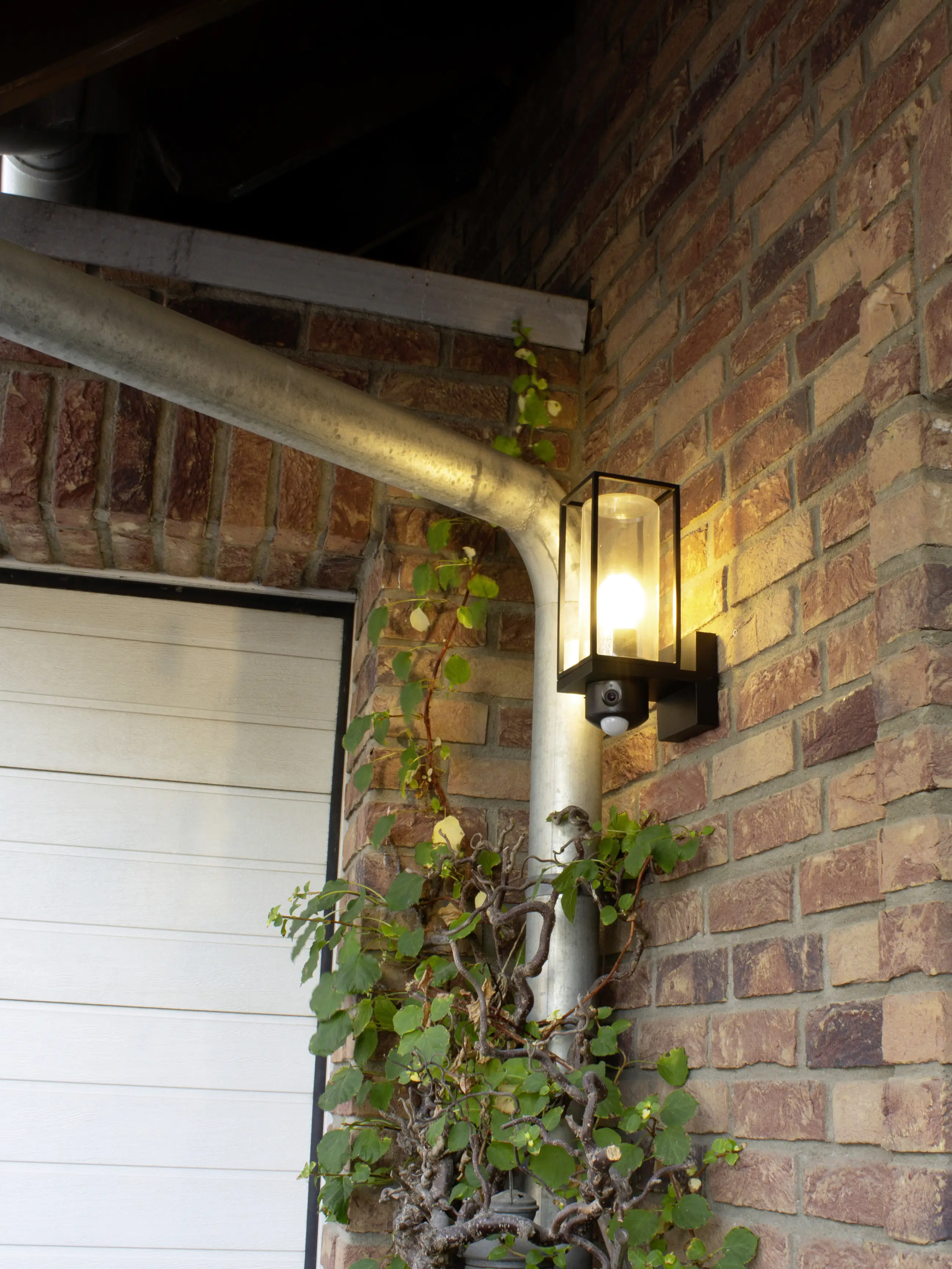 Lutec LED Kameraleuchte Flair E27 schwarz mit Bewegungsmelder Lutec LED Kameraleuchte Flair E27 schwarz mit Bewegungsmelder