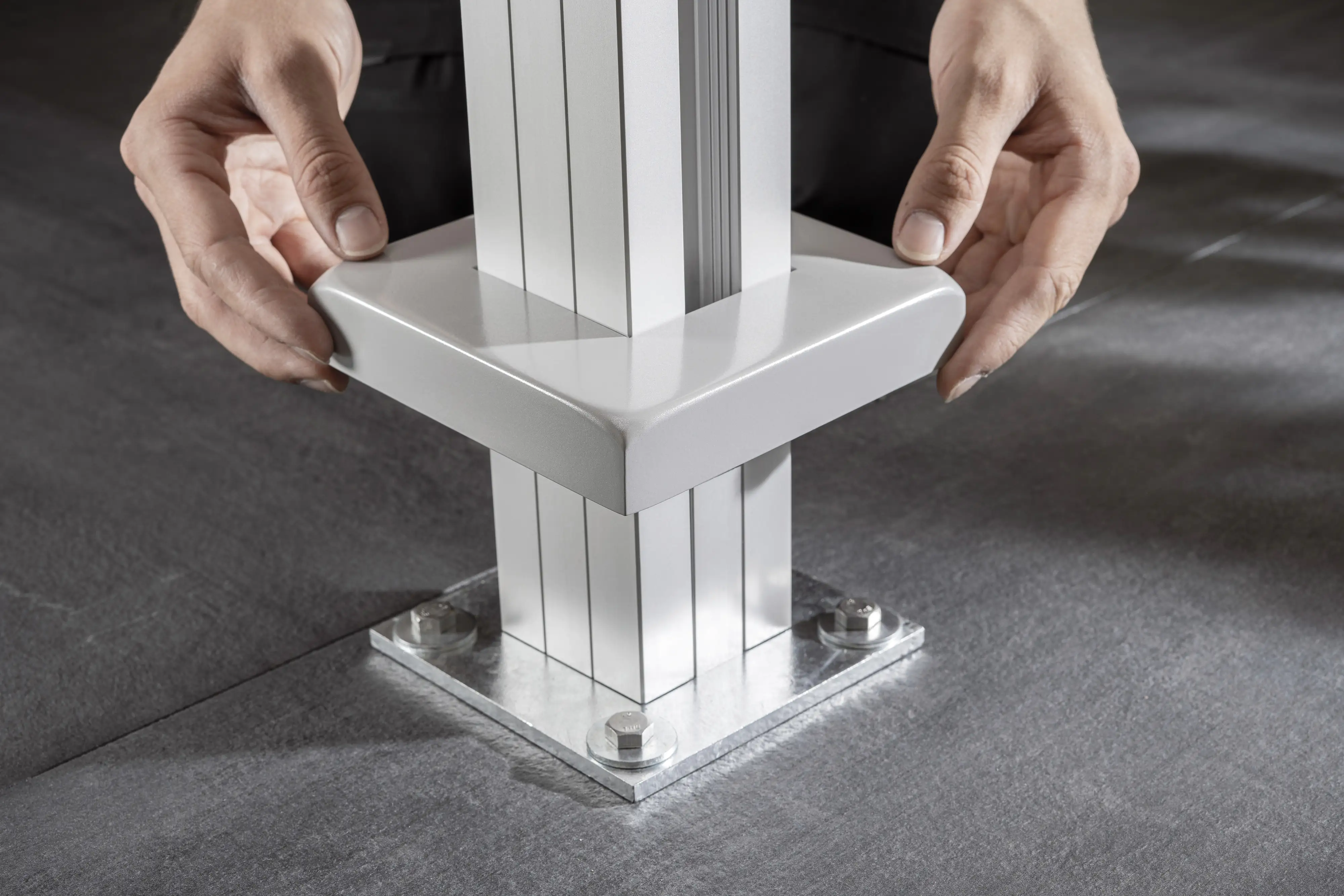 Ambiente Aluminium-Abdeckkappe 145 x 145 x 28 mm, Eloxal Silber