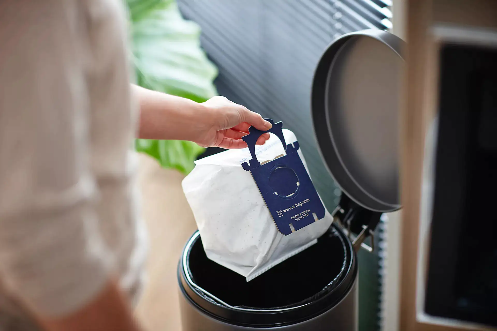 Philips Staubsauger FC 8243/09 PowerGo 900 Watt, mit Beutel