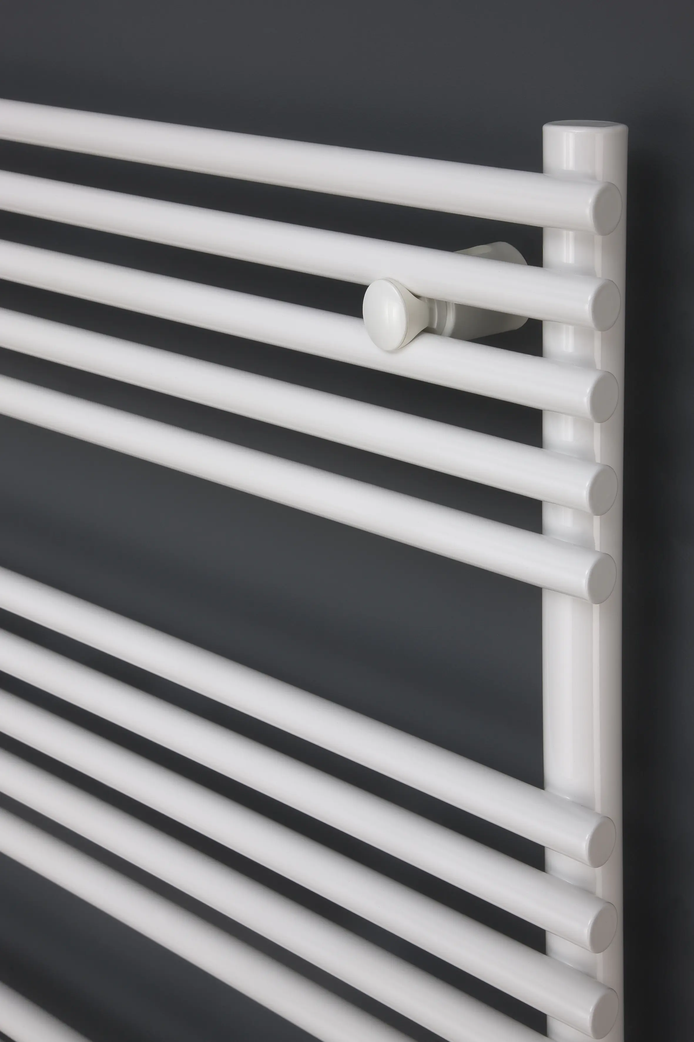 Ximax Handtuchheizkörper Tec 123,8 x 58 cm 659 Watt weiß