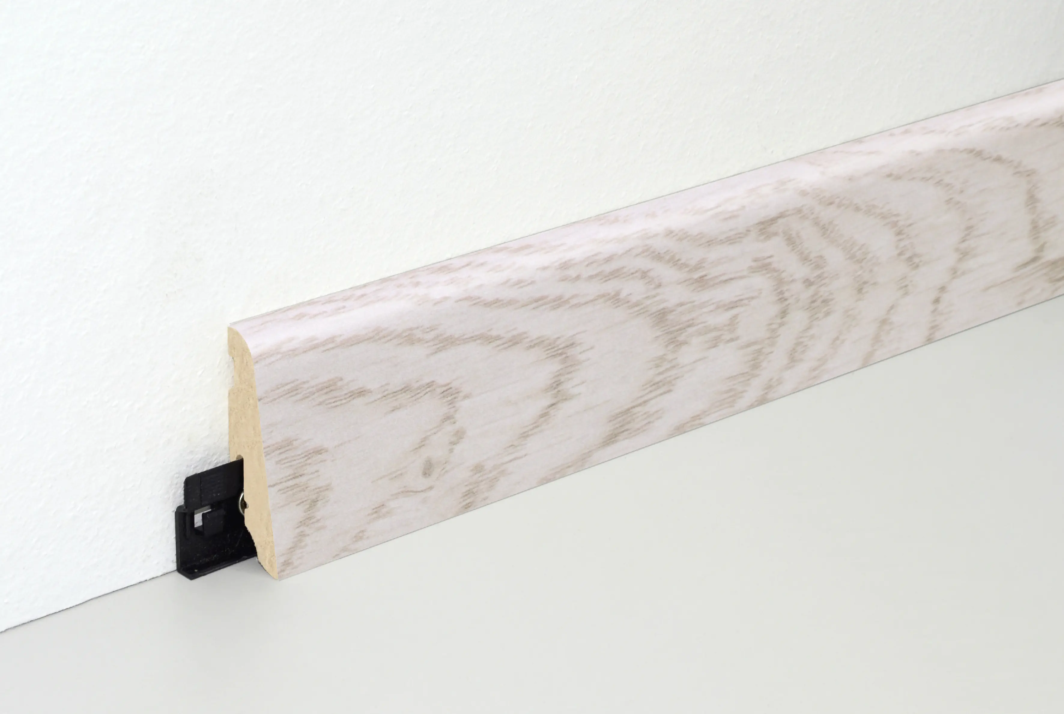 Neuhofer Fußleiste 240 cm 58 x 19 mm Eiche hell