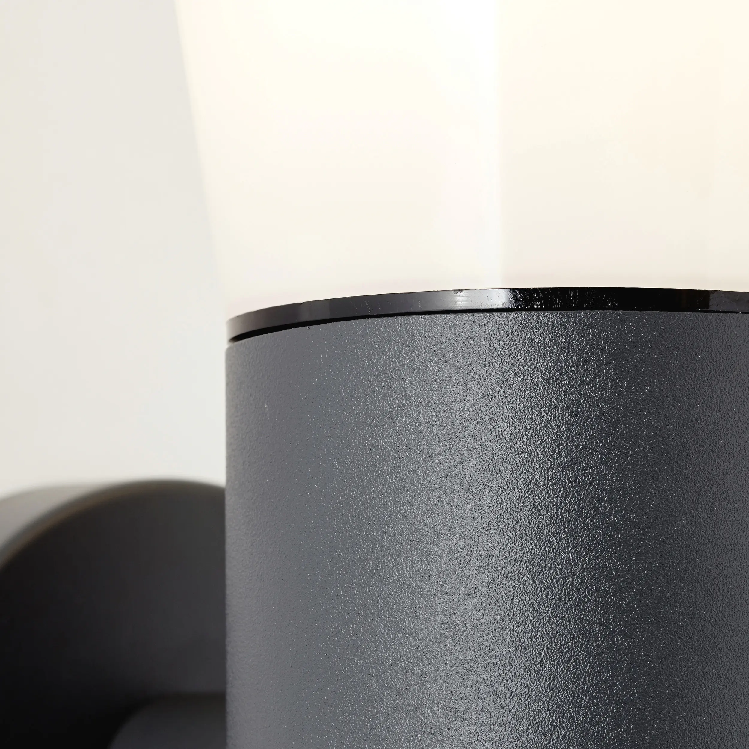 Brilliant LED Außen-Wandleuchte Cliffi aluminium mit Bewegungsmelder E27 28 W