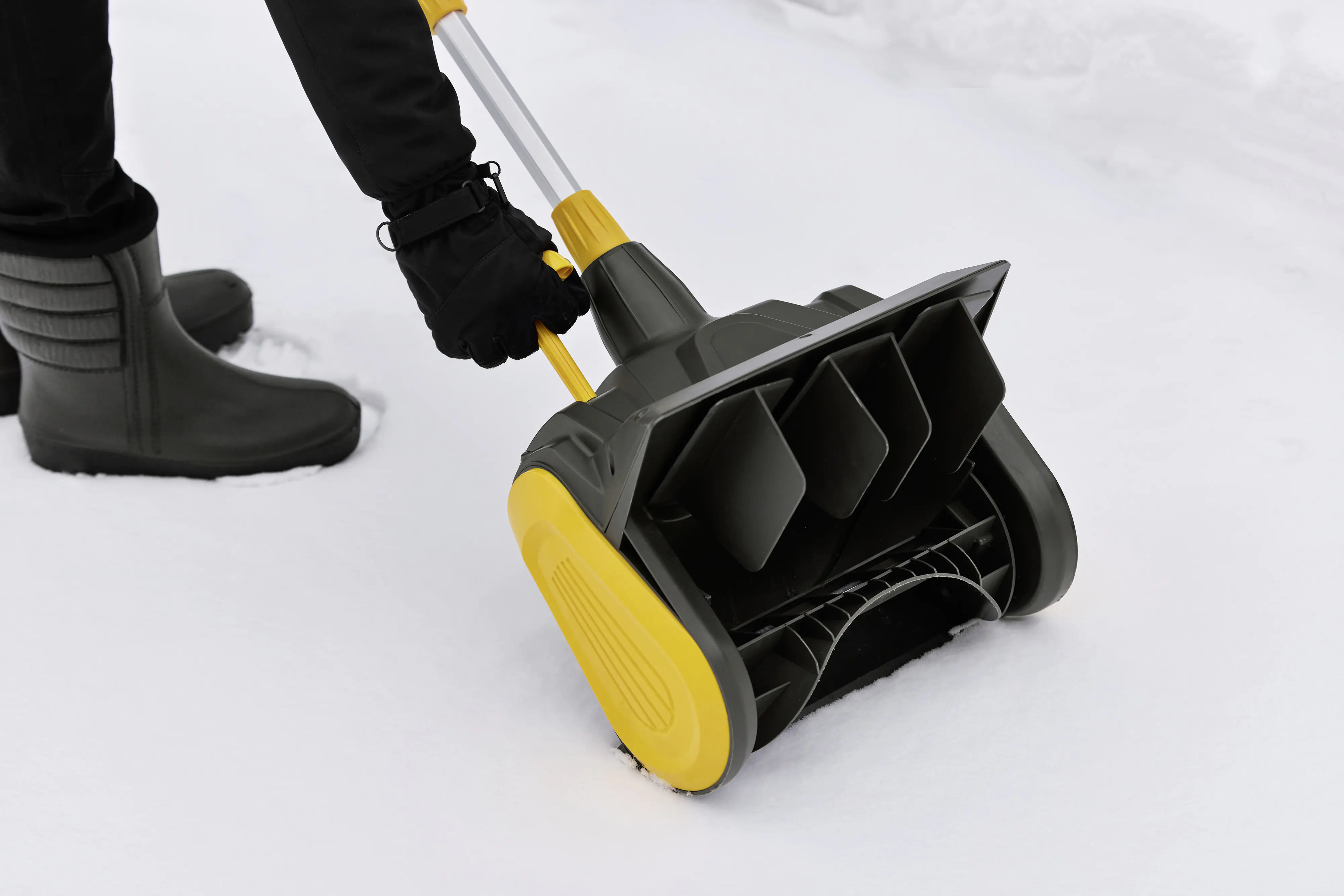 Stiga Akku-Schneefräse ST 300e Kit Arbeitsbreite 30 cm 2 Ah 48 Volt Stiga Akku-Schneefräse ST 300e Kit Arbeitsbreite 30 cm 2 Ah 48 Volt