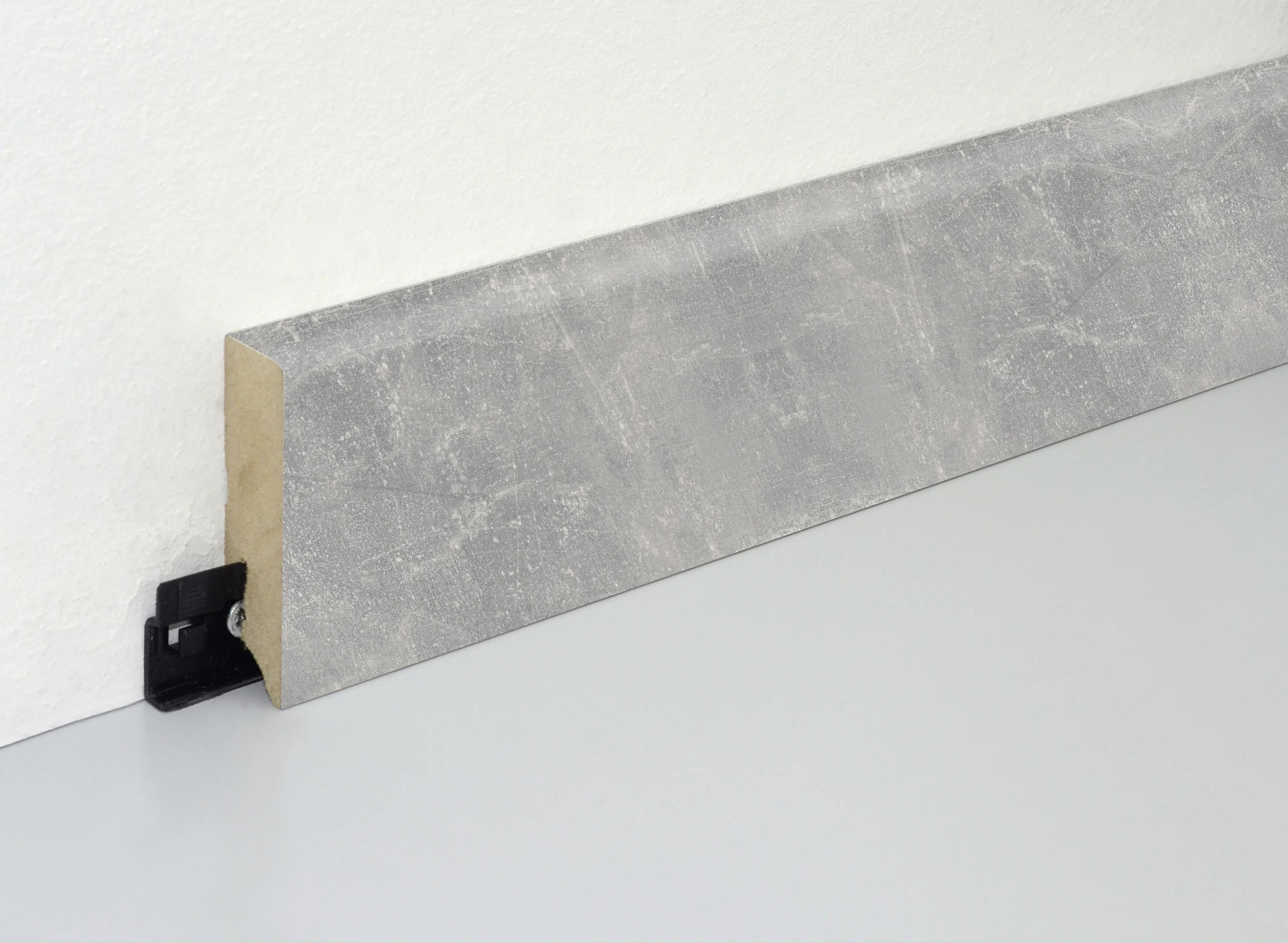 Neuhofer Fußleiste 240 cm 70 x 19 mm Sichtestrich hell