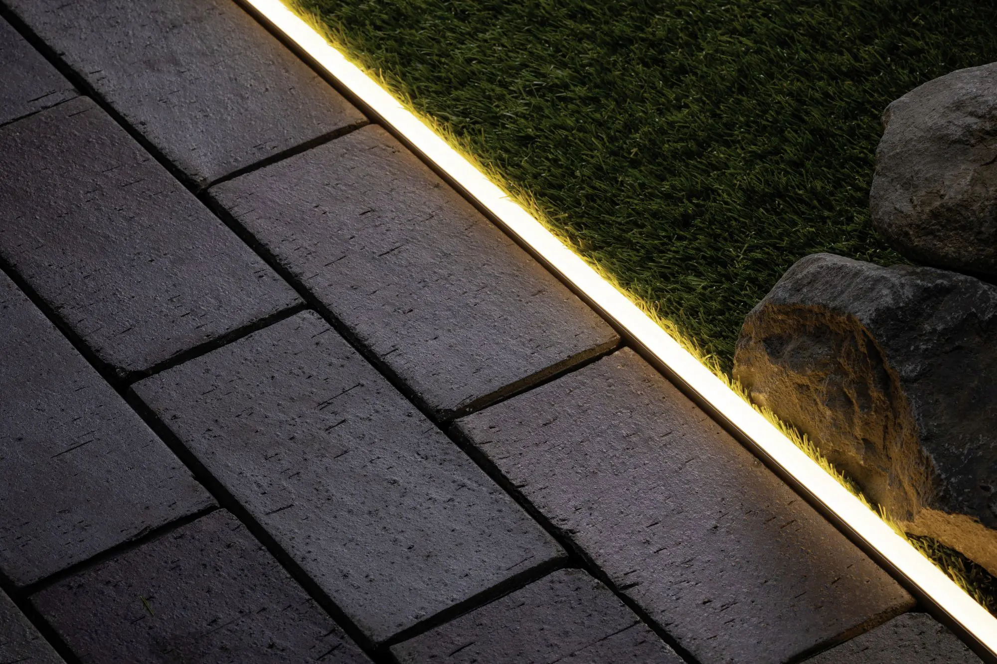 Paulmann Plug & Shine Stripe Smooth Outdoor 2 m schwarz dimmbar