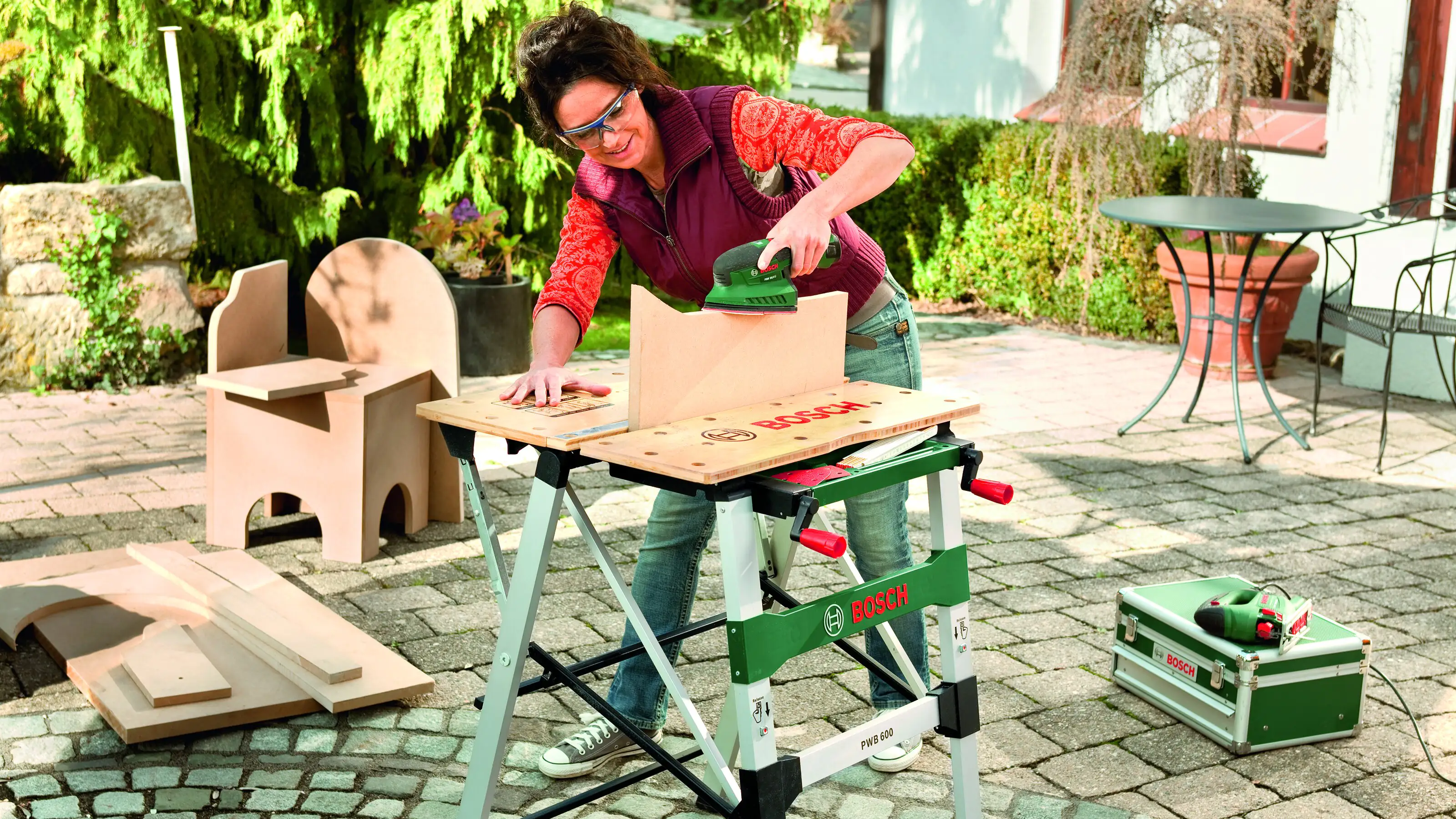 Bosch Arbeitstisch PWB 600 68 x 68 x 83,4 cm max. 200 kg Bosch Arbeitstisch PWB 600 68 x 68 x 83,4 cm max. 200 kg