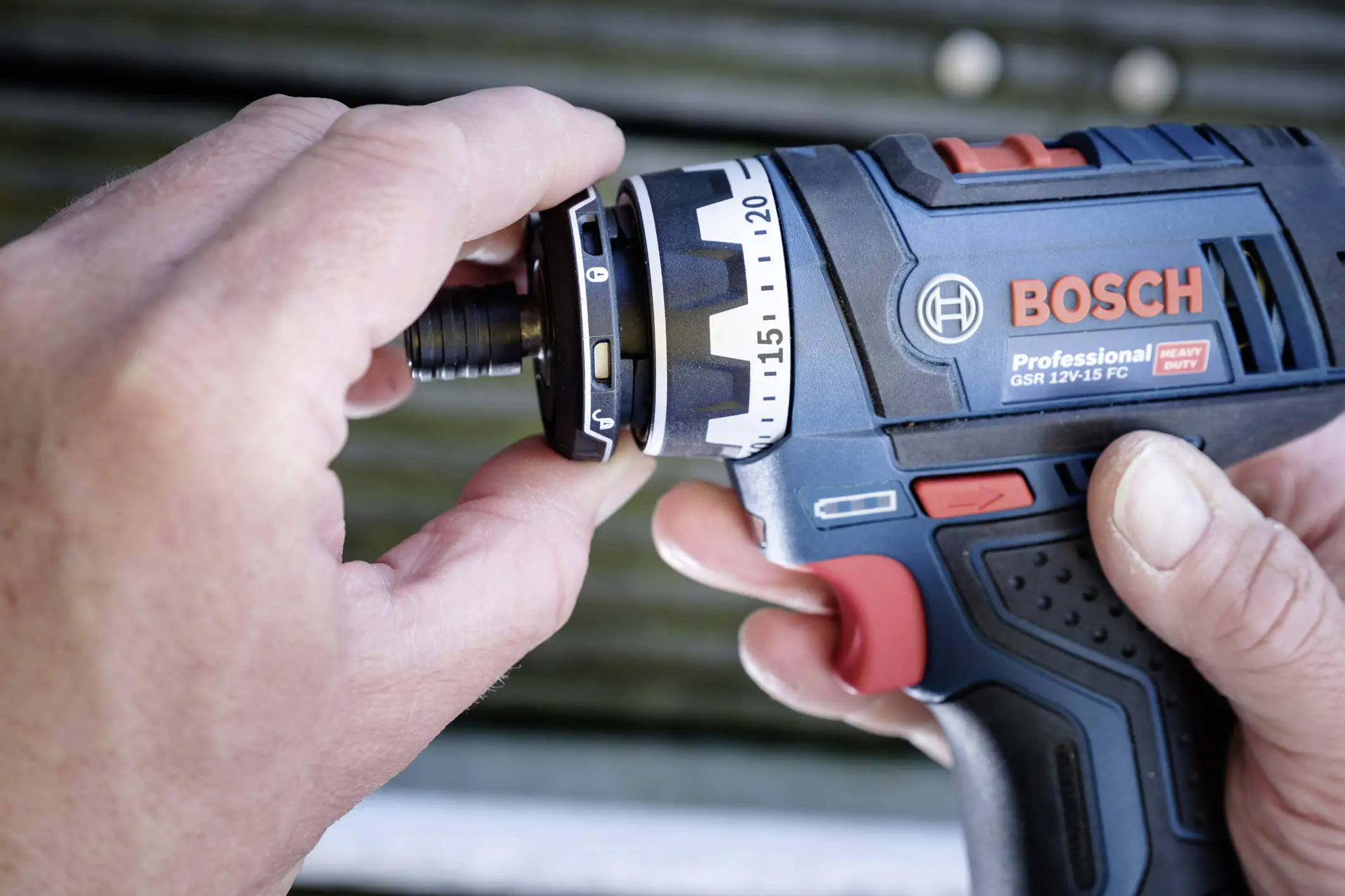 Bosch Professional Akku-Bohrschrauber GSR 12V-15 FC inkl. Akkus & Ladegerät Bosch Professional Akku-Bohrschrauber GSR 12V-15 FC inkl. Akkus & Ladegerät