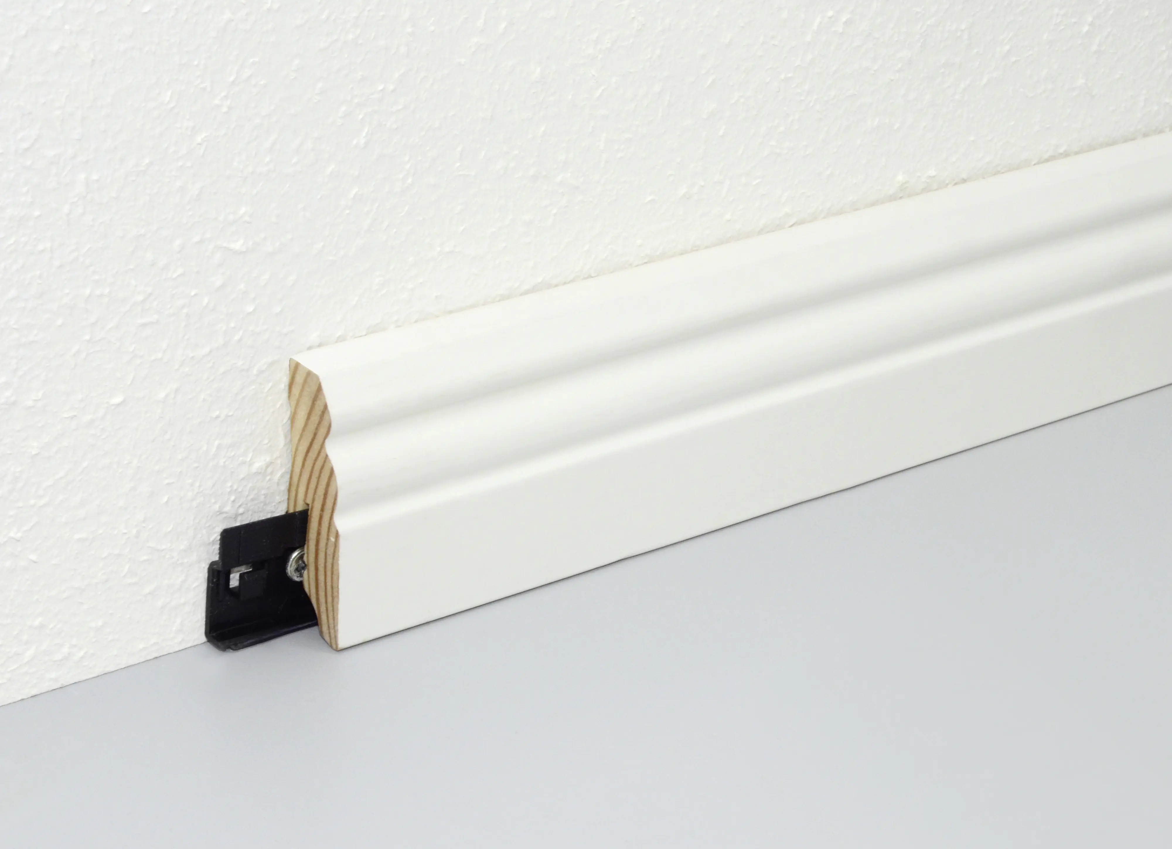 FN Neuhofer Sockelleiste profiliert 240 cm 58 x 18 mm Fichte oder Kiefer