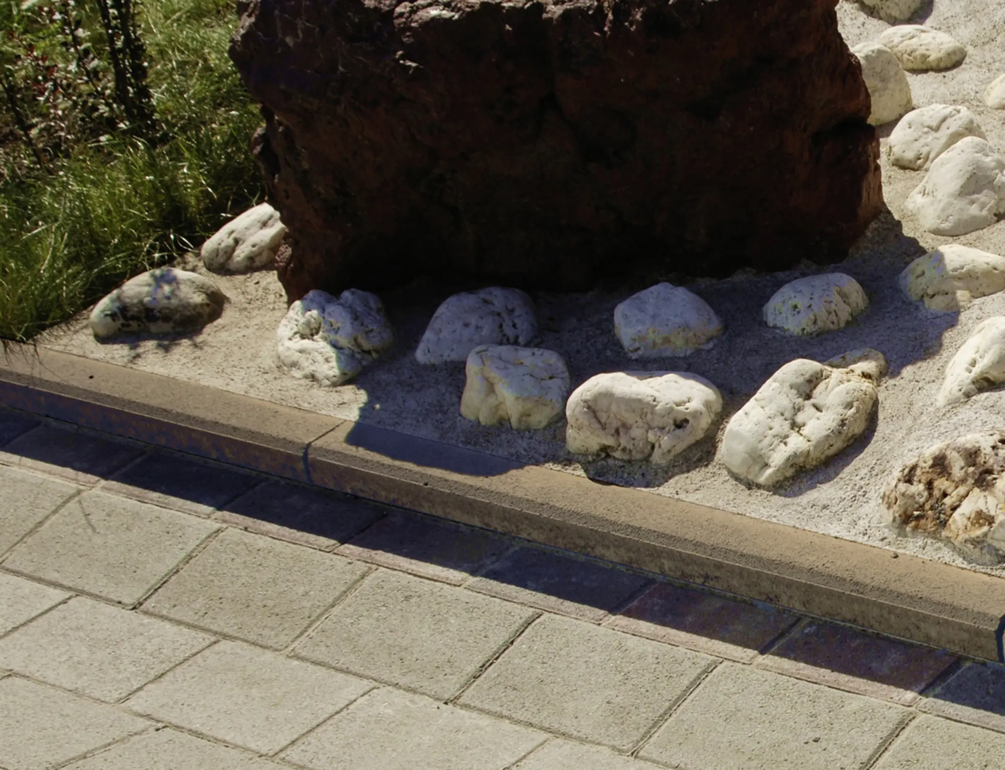 Kann Tiefbordstein 100 x 25 x 8 cm braun