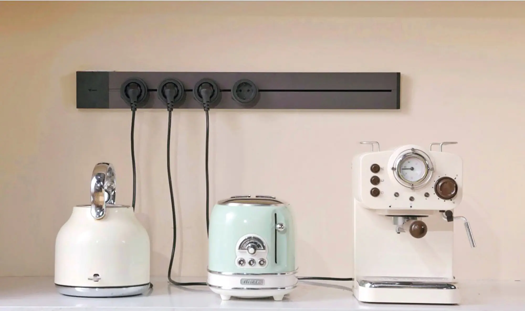 Schwaiger Modulare Stromleiste 100 cm max. 3680W schwarz