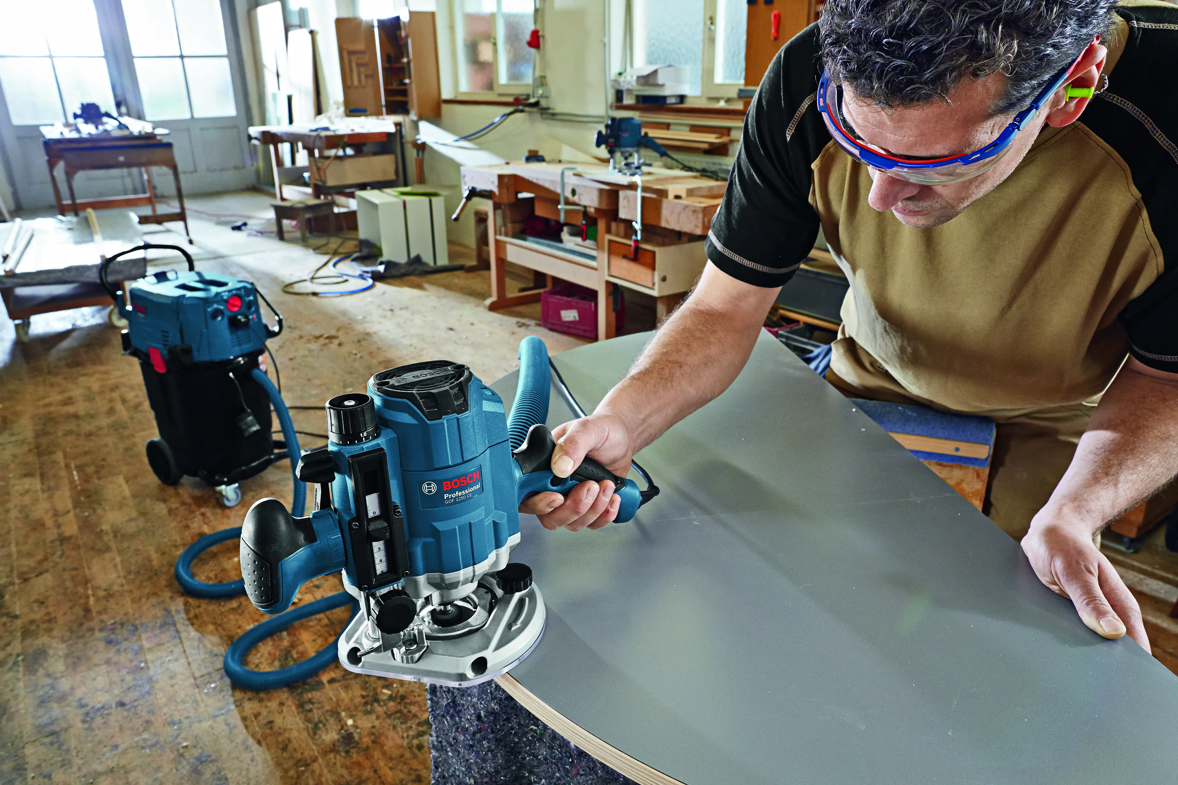 Bosch Professional Präzisions-Oberfräse GOF 1250 CE Bosch Professional Präzisions-Oberfräse GOF 1250 CE