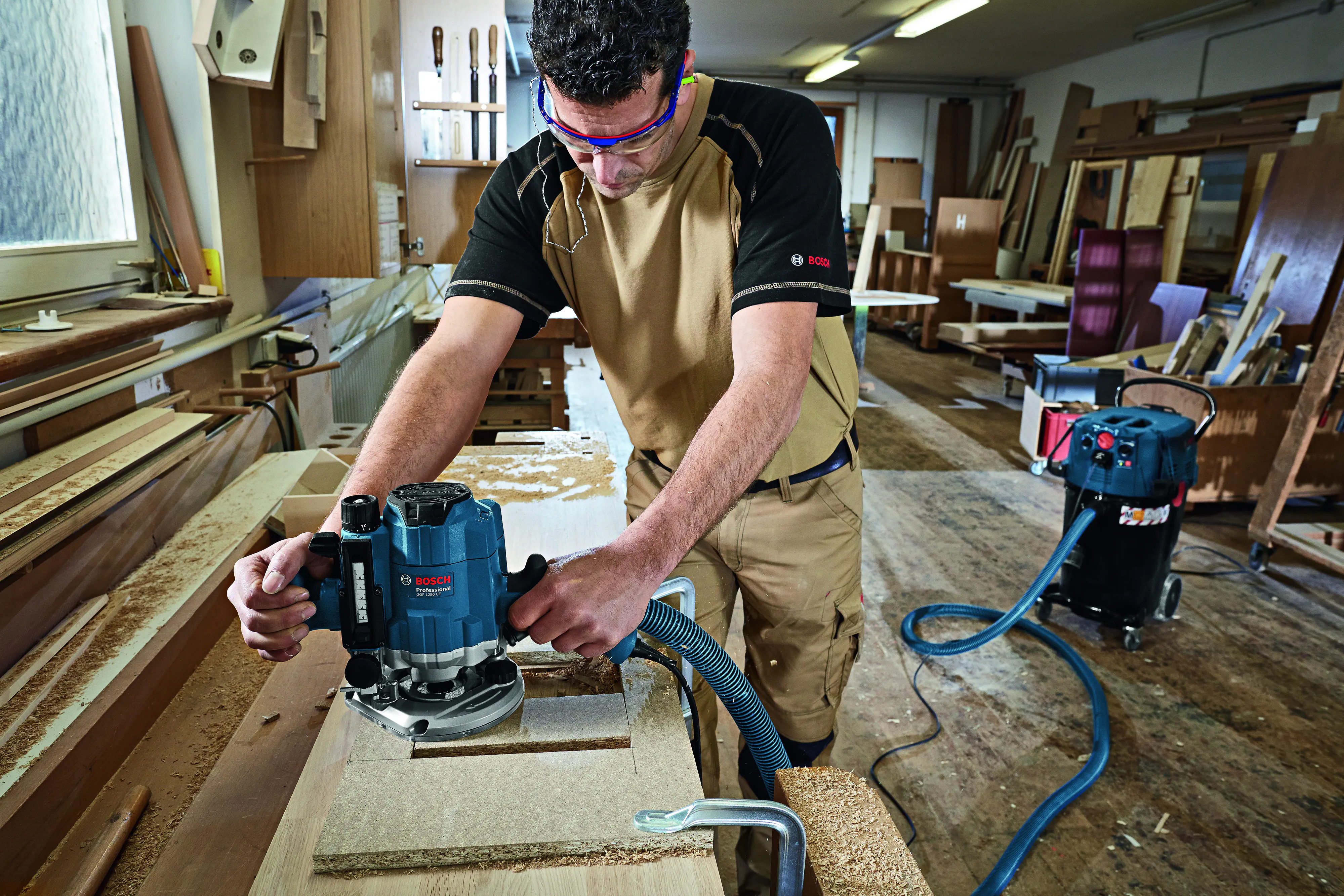 Bosch Professional Präzisions-Oberfräse GOF 1250 CE Bosch Professional Präzisions-Oberfräse GOF 1250 CE