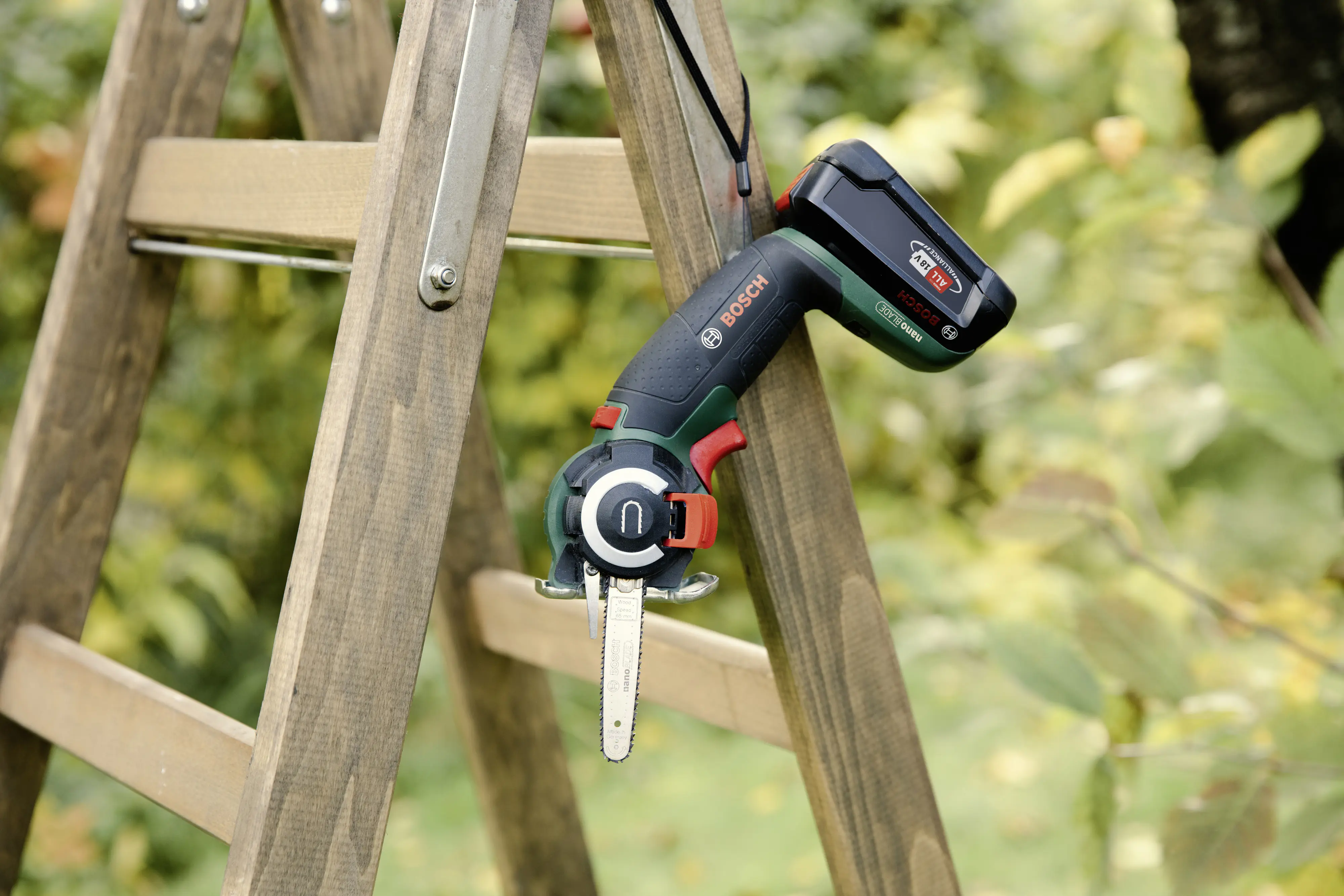 Bosch Akku-Säge AdvancedCut 18 18 V 2,5 Ah Solo