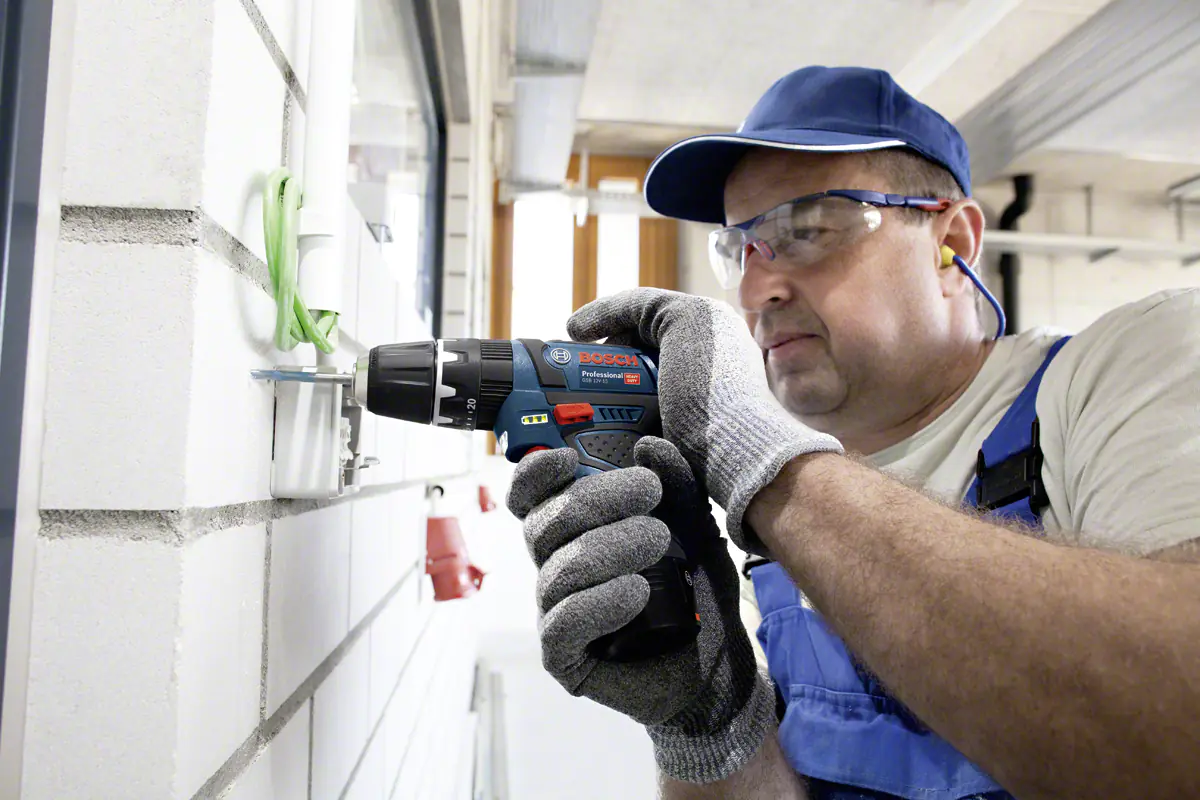 Bosch Professional Akku-Schlagbohrmaschine GSB 12V-15 2 Ah Solo