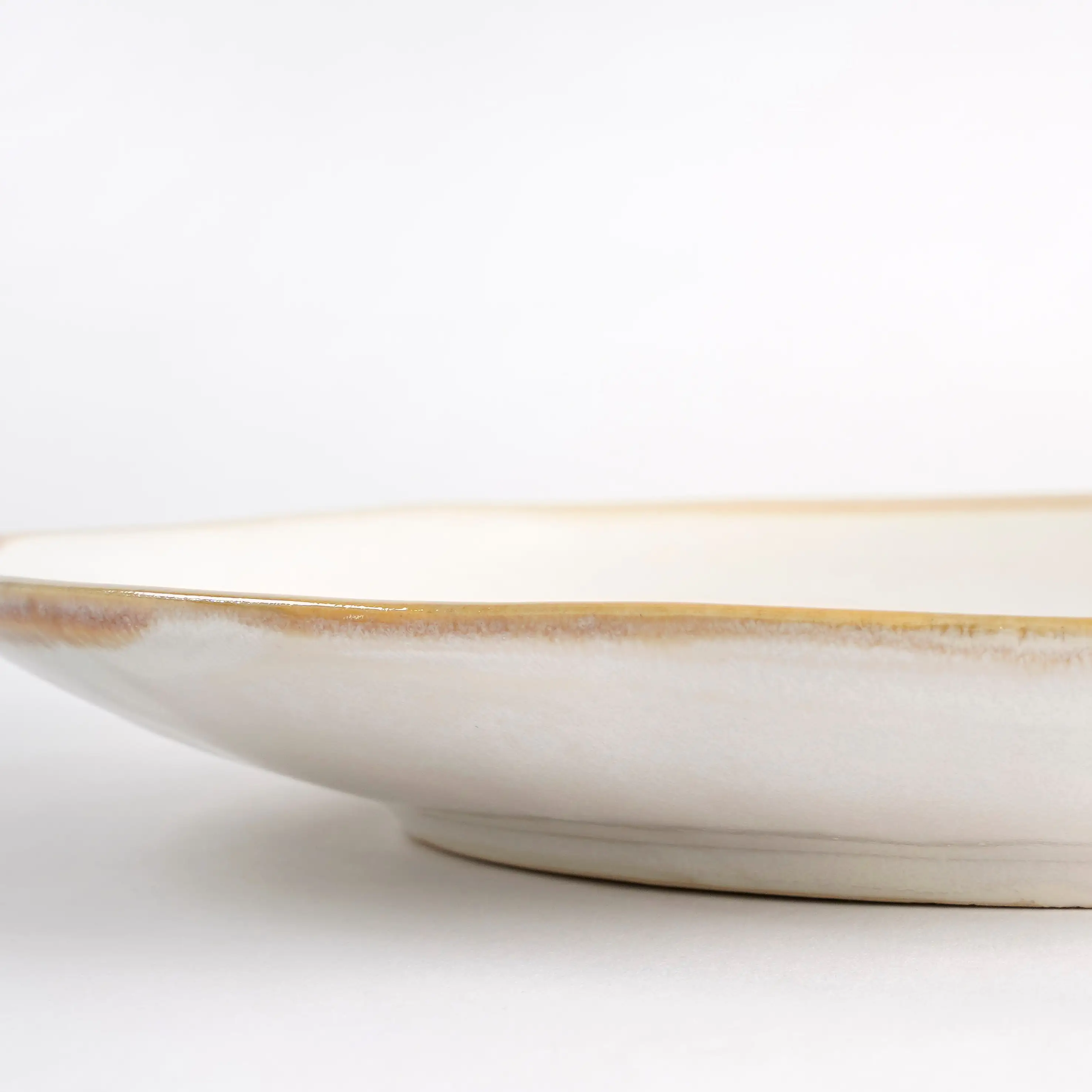 Mica Essteller Tabo weiß, Ø 26,5 cm x 3 cm Mica Essteller Tabo weiß, Ø 26,5 cm x 3 cm