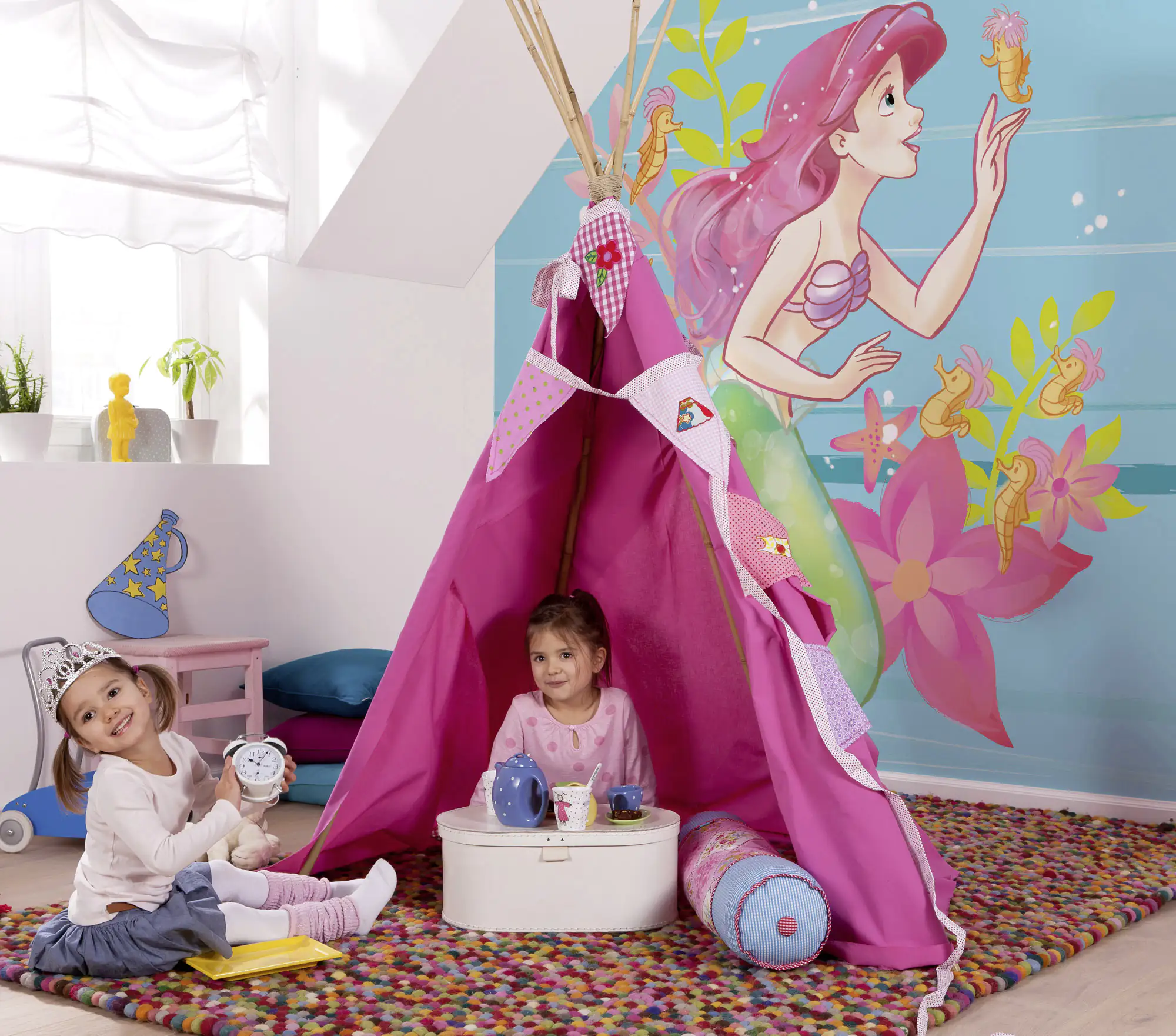 Komar Vlies Fototapete Ariel Little Friend 250 x 250 cm 