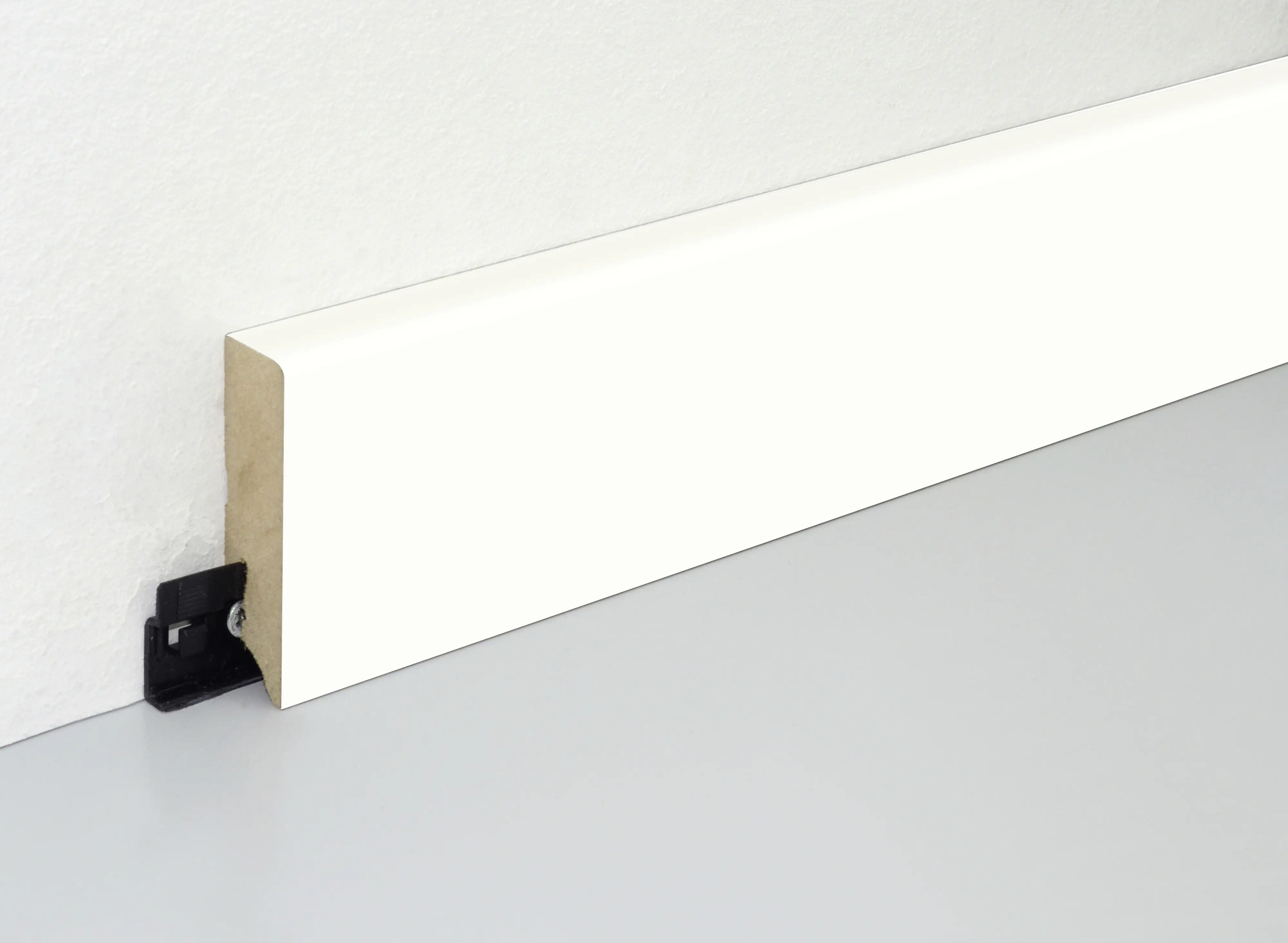 9010115225688_2765502 Neuhofer Fußleiste 240 cm 70 x 19 mm weiß