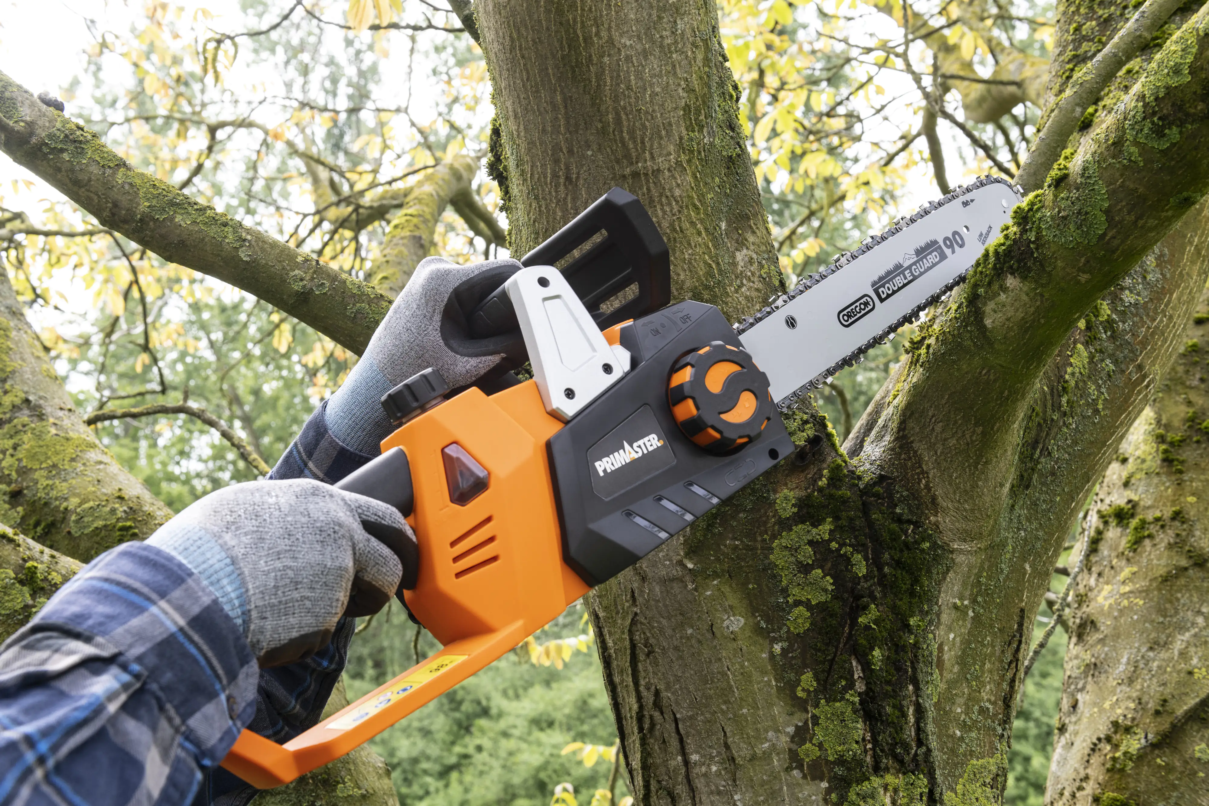 Primaster Akku Kettensäge PMAKS 20 V TwinPower 35 cm Schwertlänge inkl. Akkus und Ladegerät Primaster Akku Kettensäge PMAKS 20 V TwinPower 35 cm Schwertlänge inkl. Akkus und Ladegerät