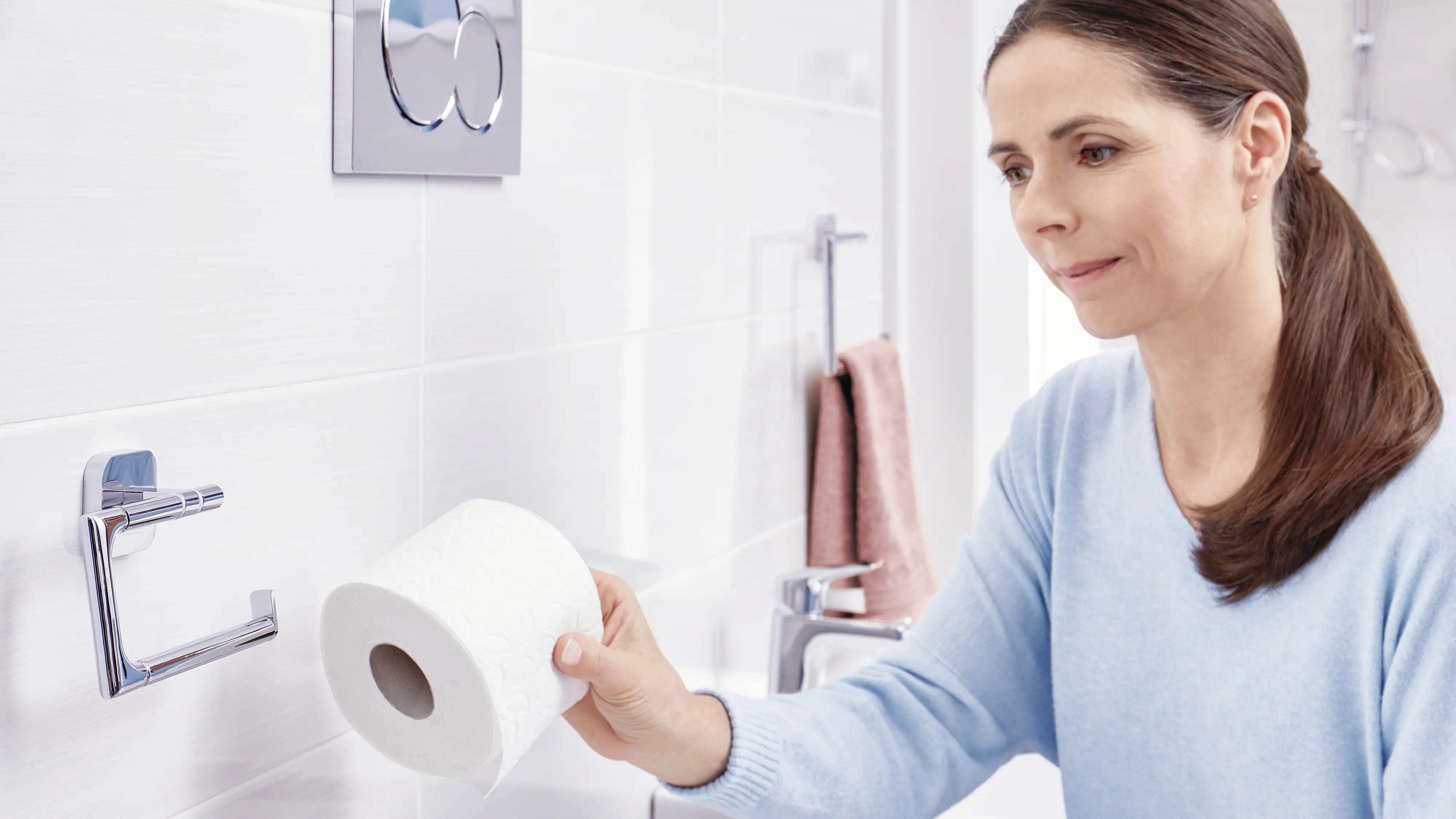 tesa Papierrollenhalter Elegaant Metall, chrom, Soft Close-Funktion